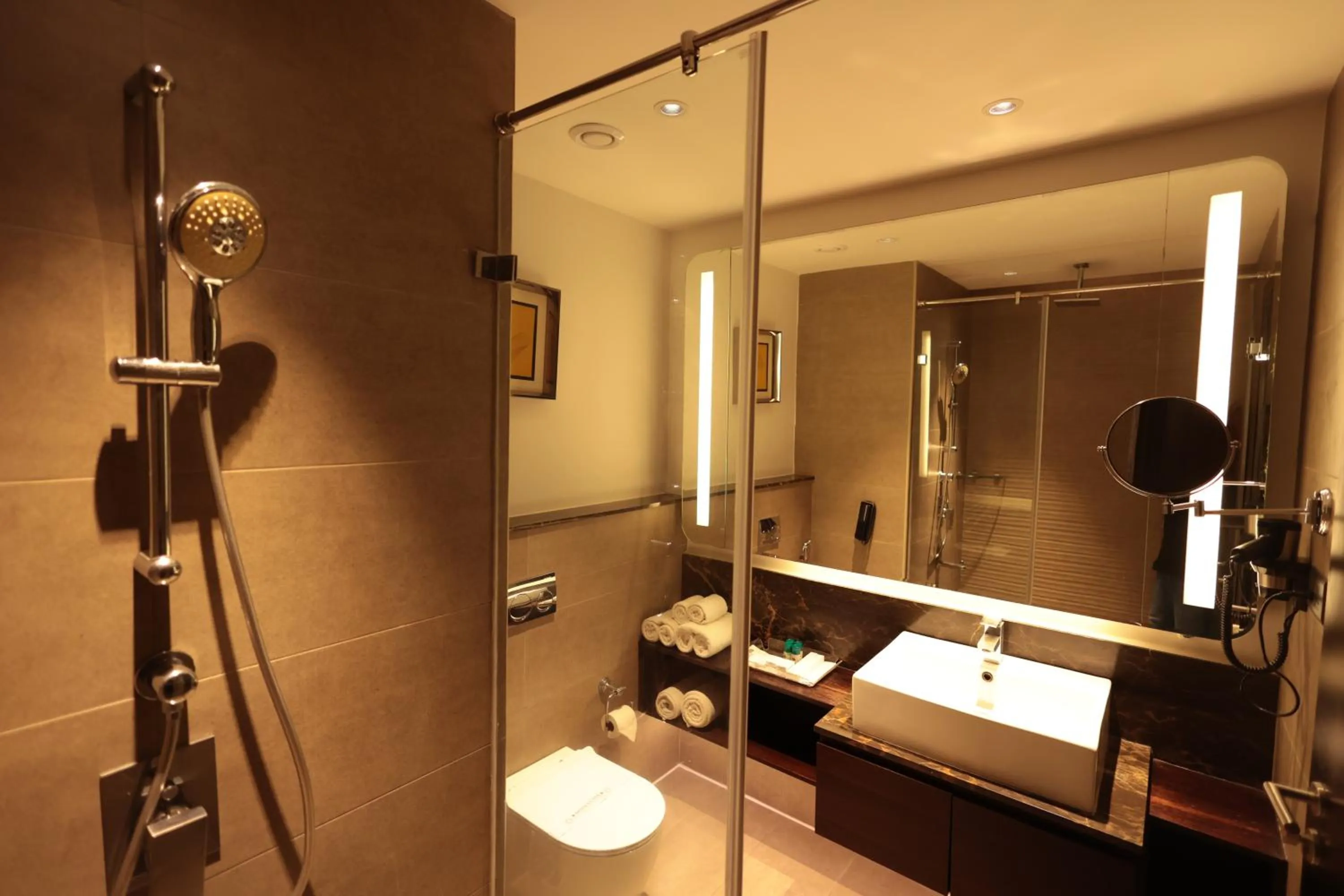 Shower in Cenneys Gateway - Pride of Salem