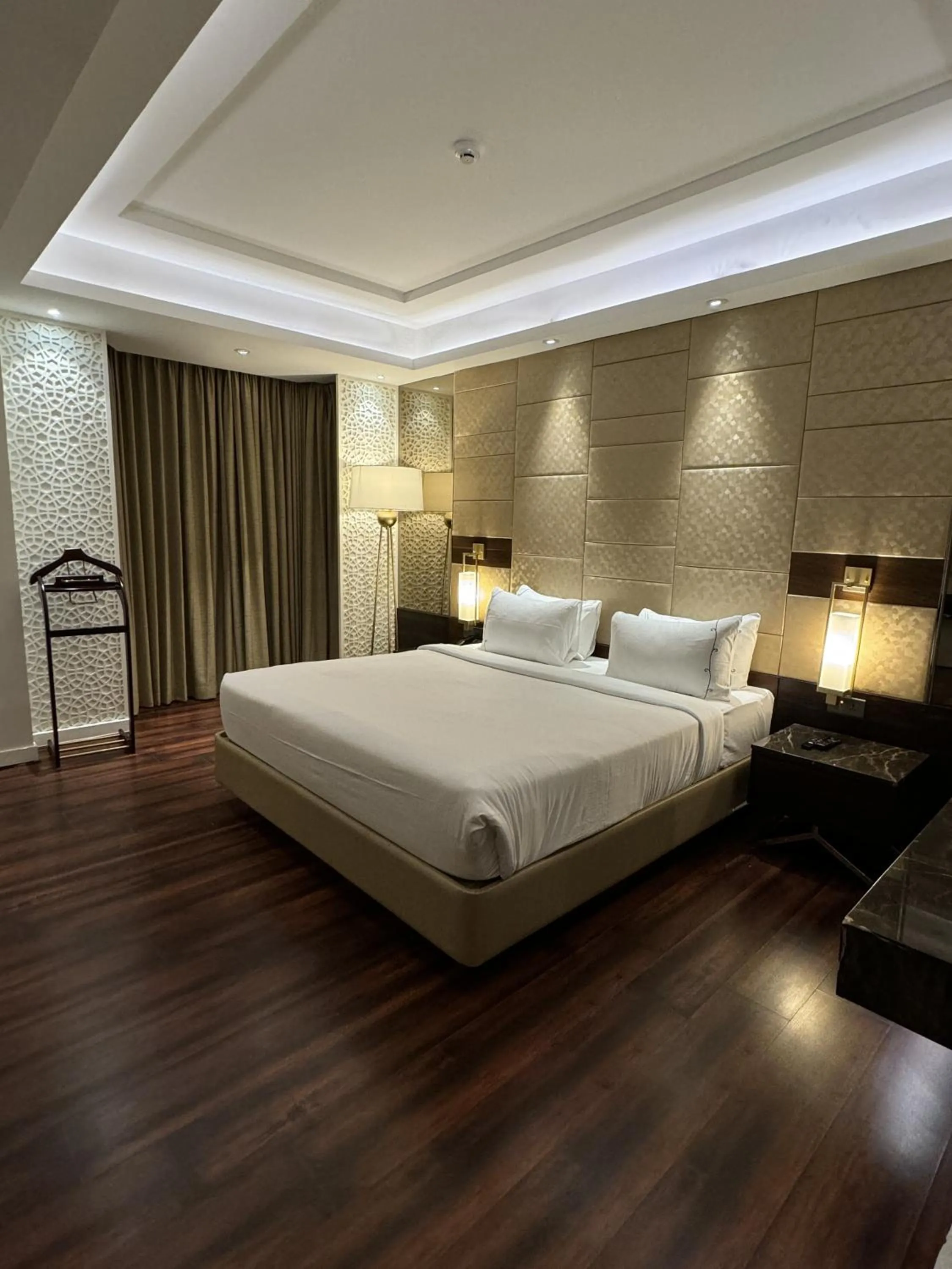 Bed in Cenneys Gateway - Pride of Salem