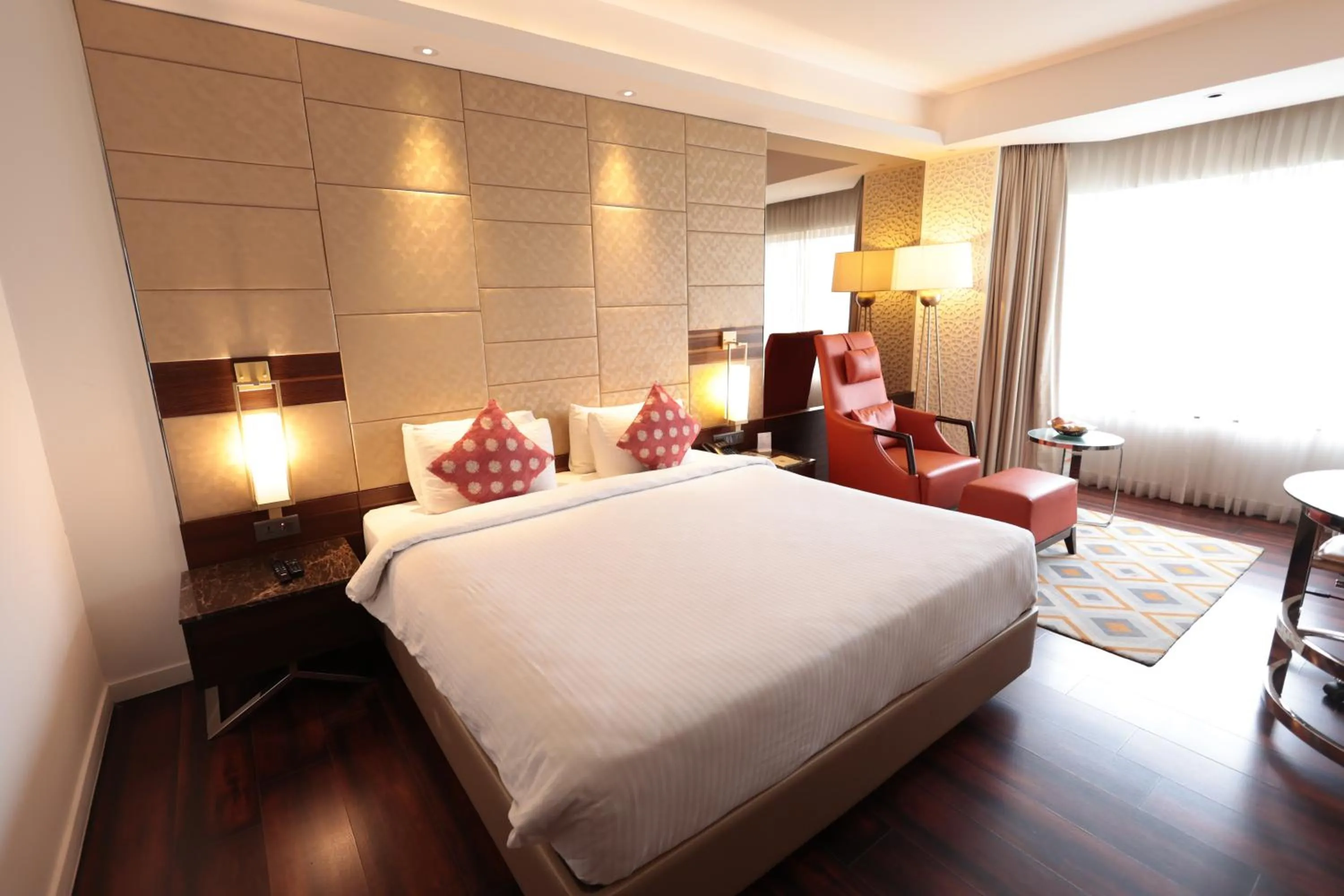 Bedroom, Bed in Cenneys Gateway - Pride of Salem