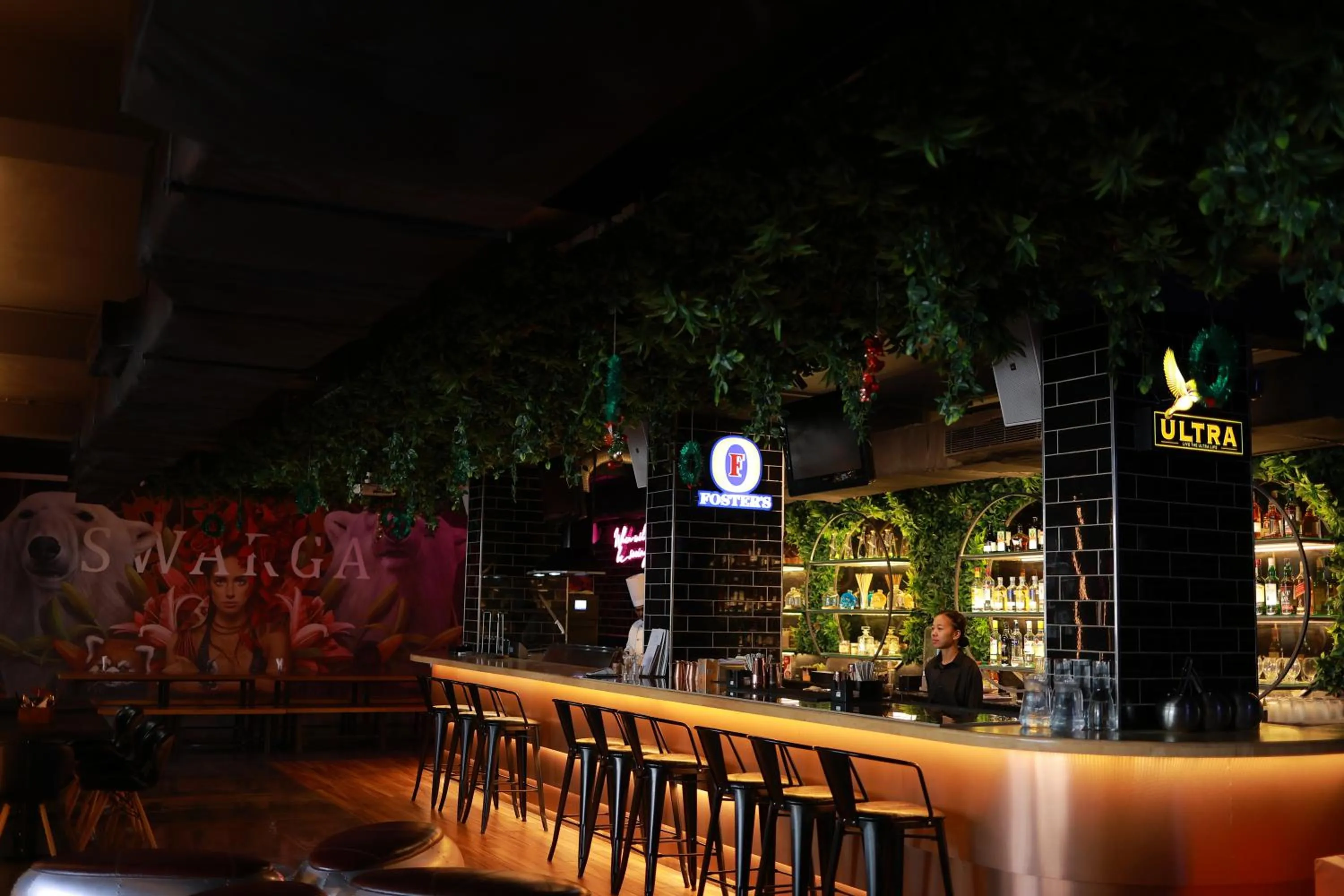 Lounge or bar in Cenneys Gateway - Pride of Salem