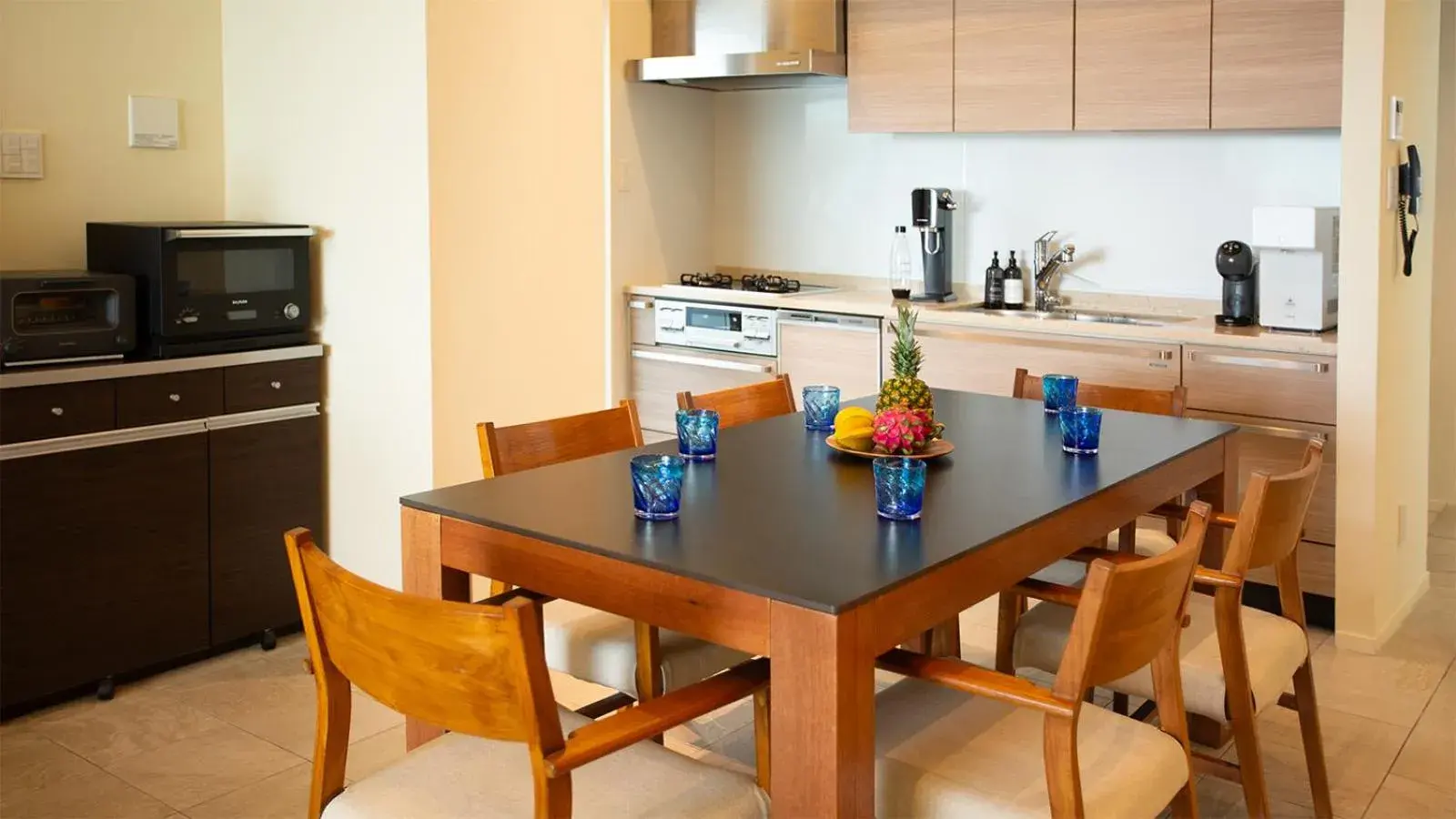 Dining area in Feliz Villa Suite Miyakojima Ueno Dining area in Feliz Villa Suite Miyakojima Ueno