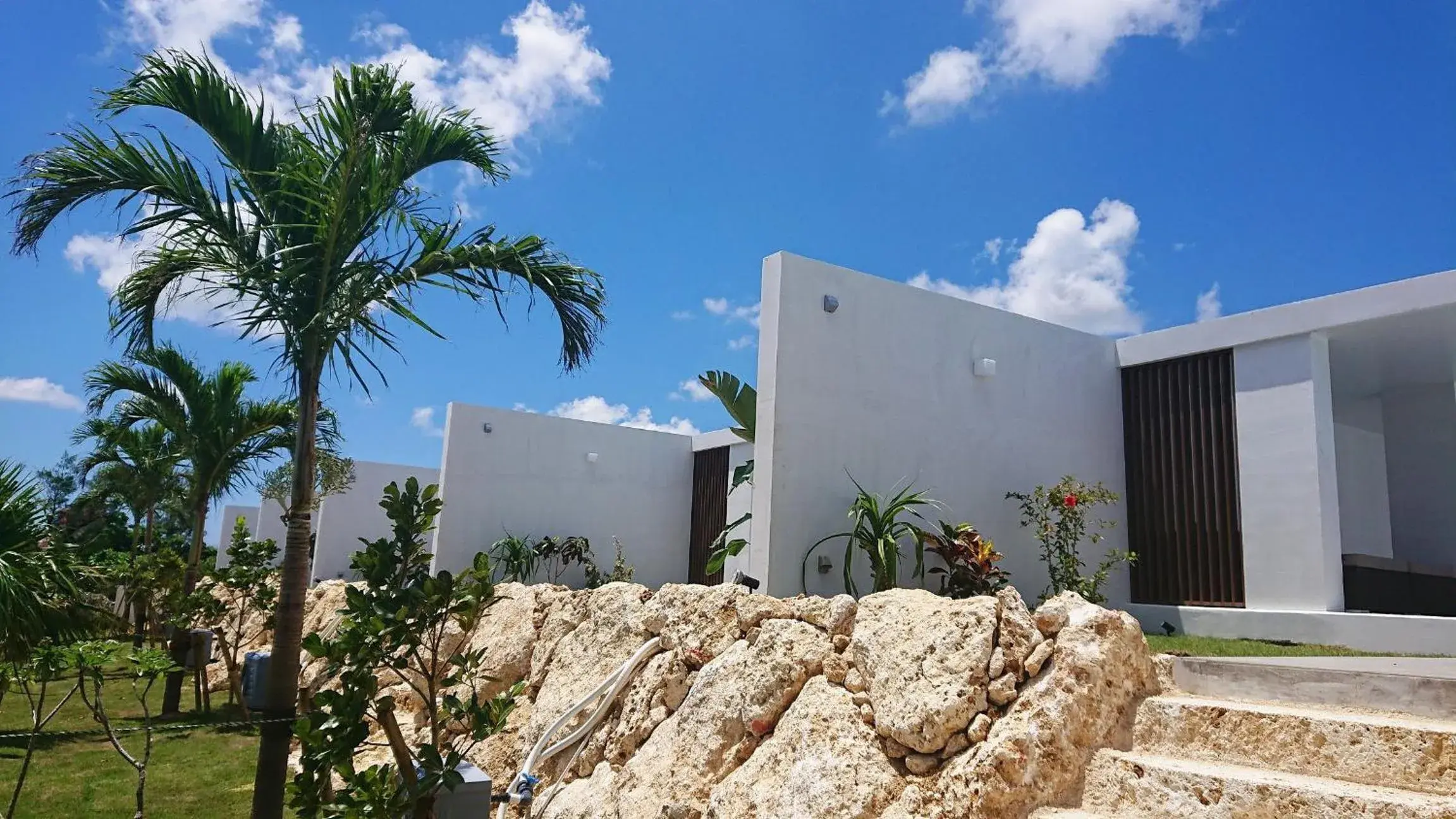 Property building in Feliz Villa Suite Miyakojima Ueno Property building in Feliz Villa Suite Miyakojima Ueno