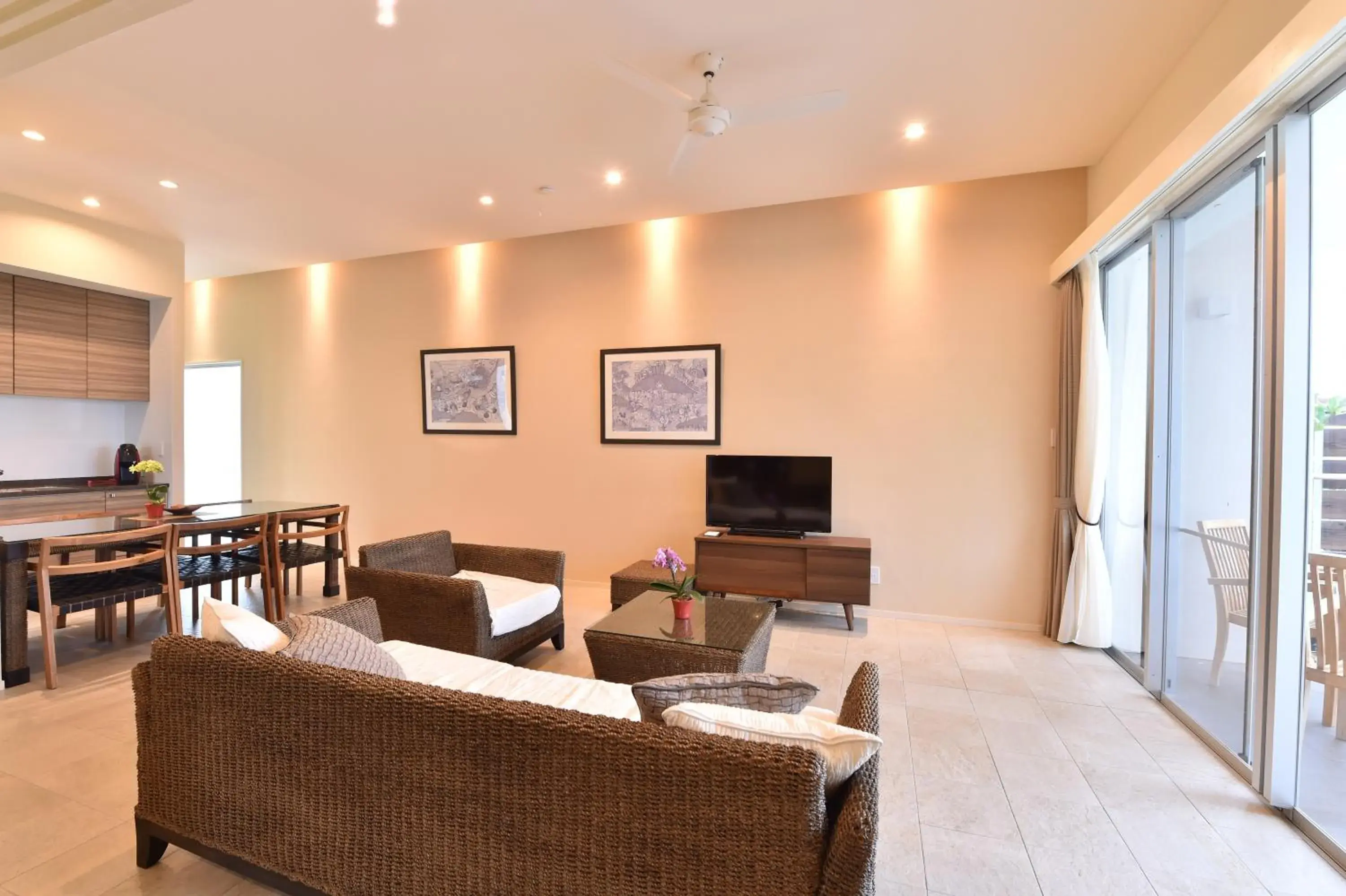 Living room in Feliz Villa Suite Miyakojima Ueno Living room in Feliz Villa Suite Miyakojima Ueno