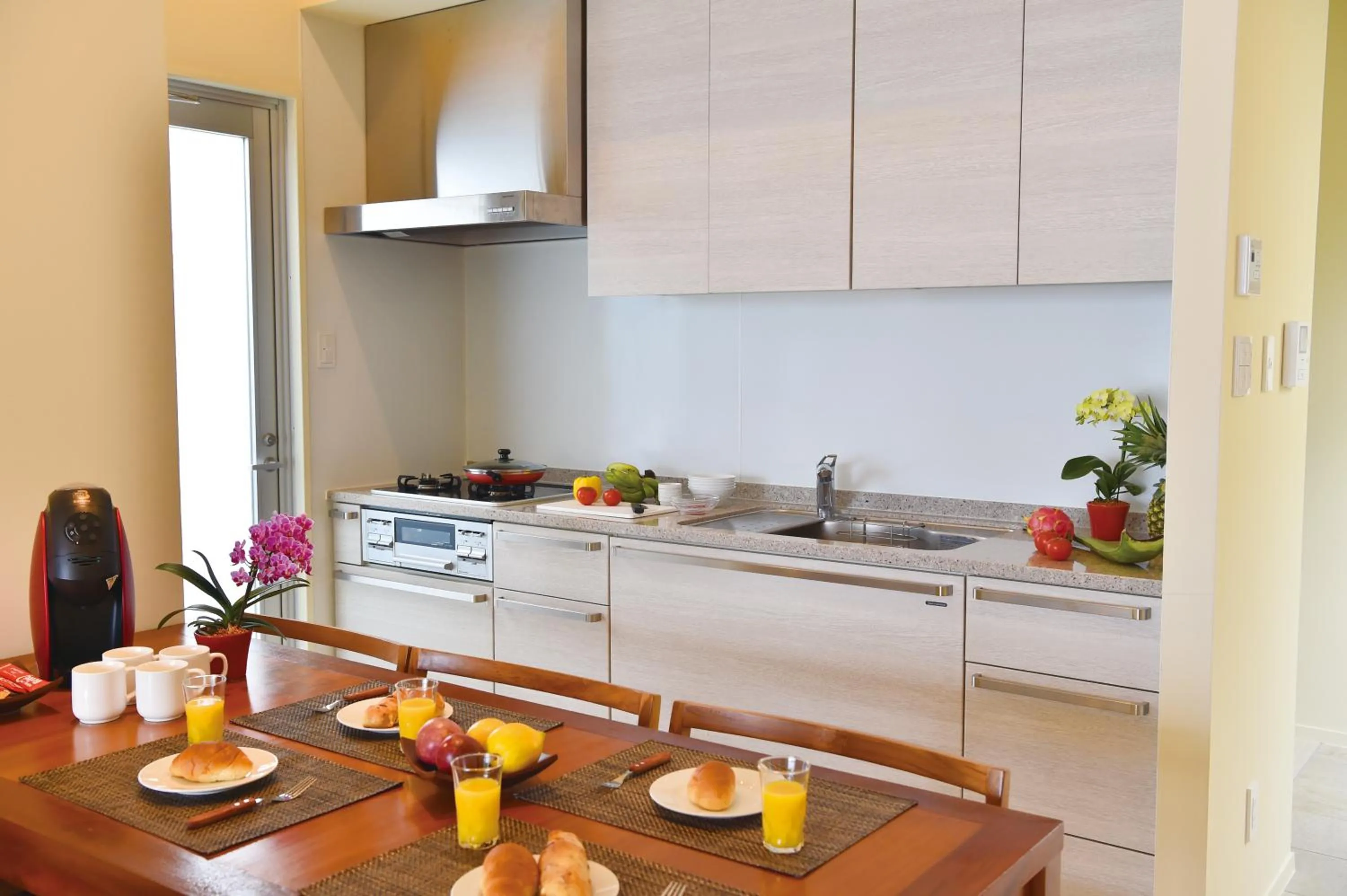 Kitchen or kitchenette in Feliz Villa Suite Miyakojima Ueno