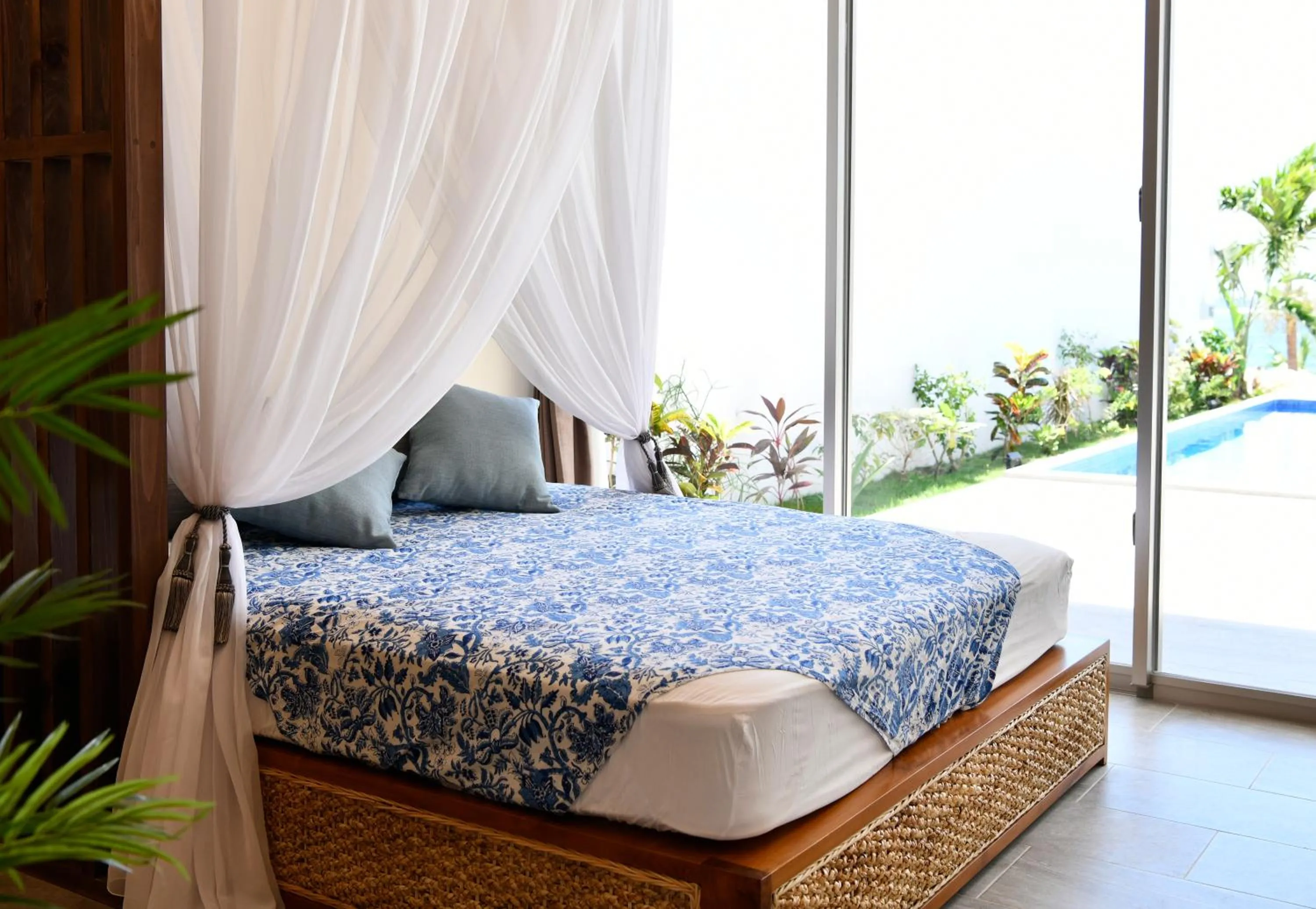 Living room, Bed in Feliz Villa Suite Miyakojima Ueno