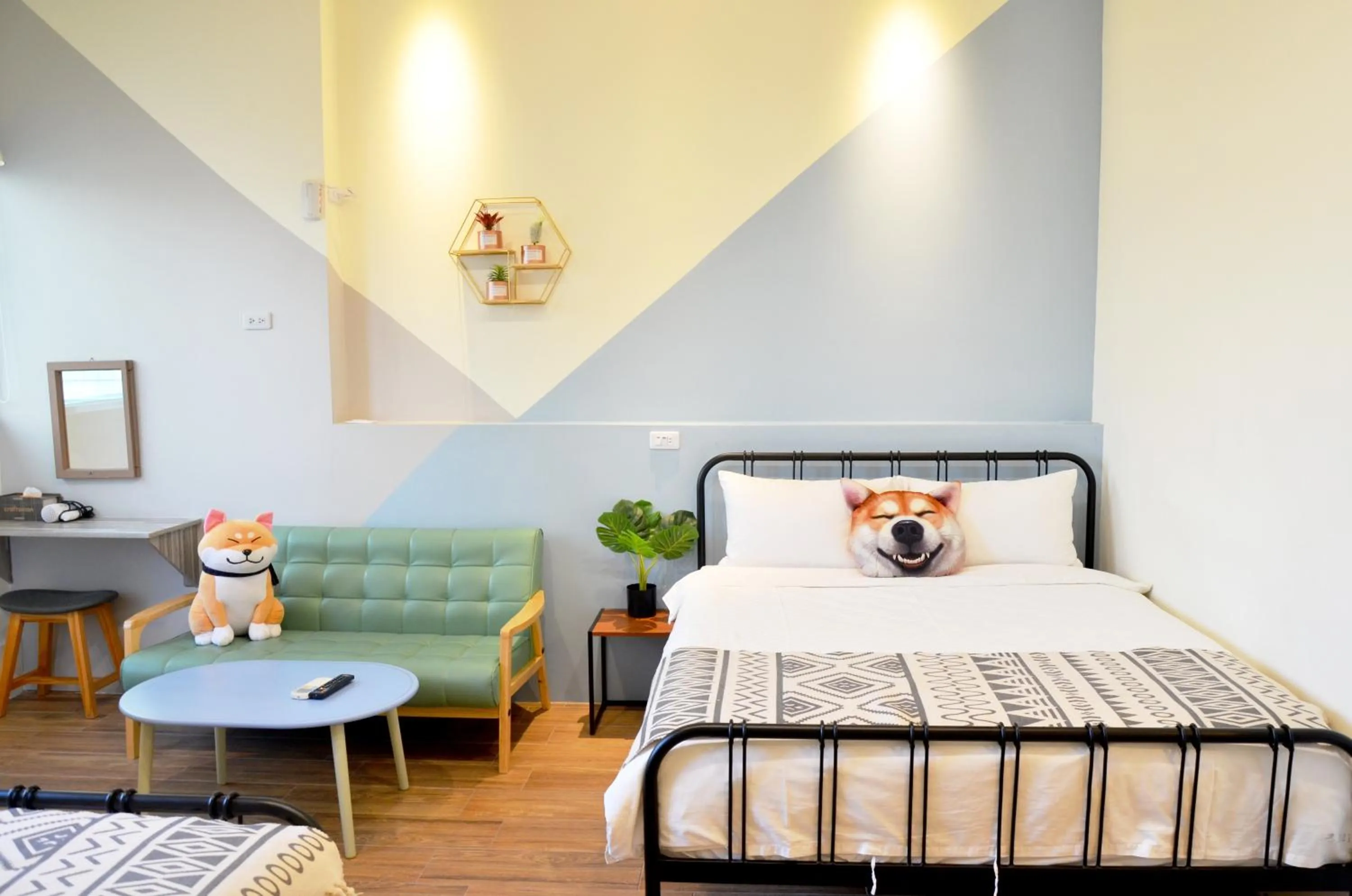 Decorative detail, Bed in Piau Po 21 Inn