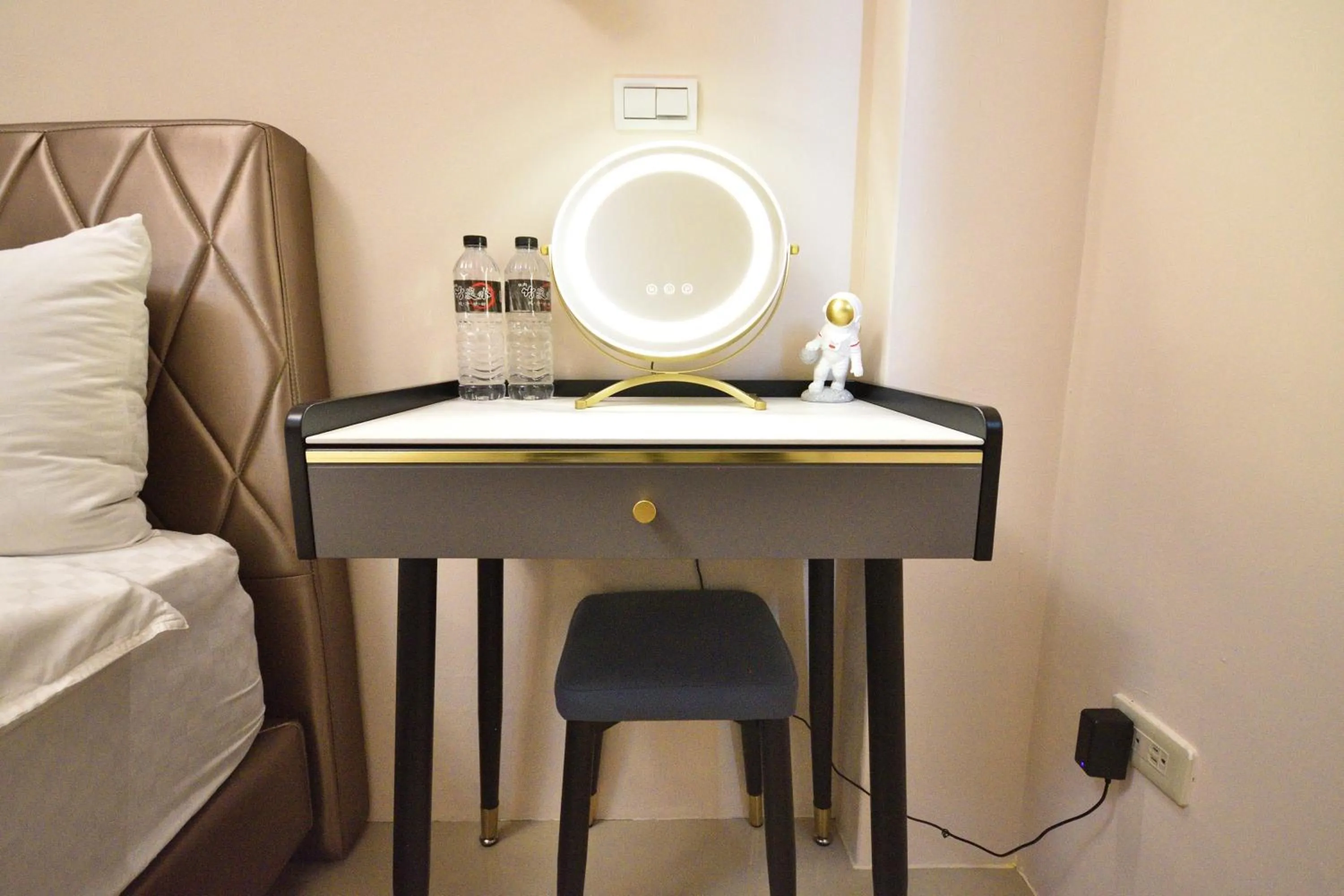 hair dresser in Piau Po 21 Inn