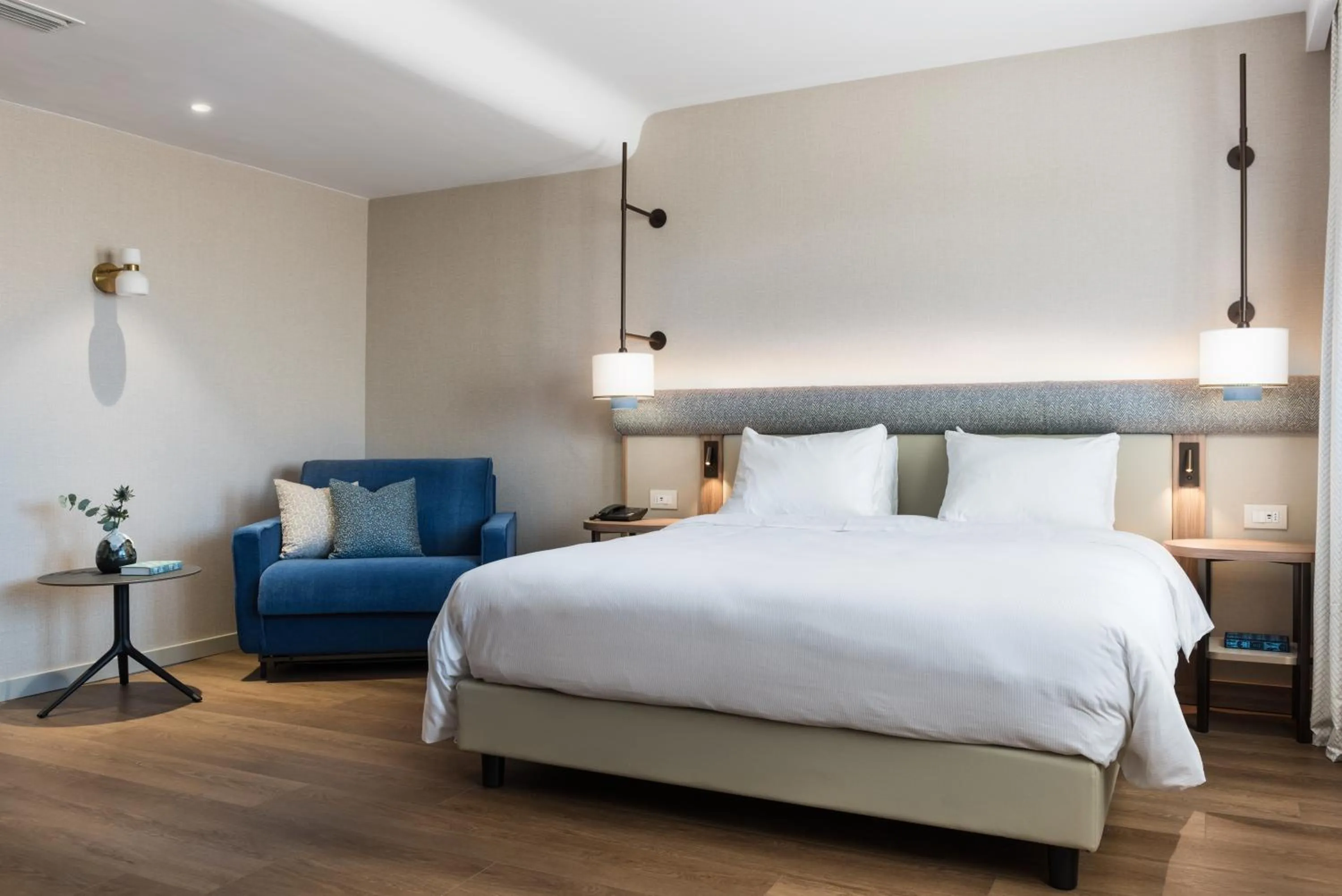 Bedroom, Bed in Ambasciatori Hotel Venice Mestre, Tapestry Collection by Hilton