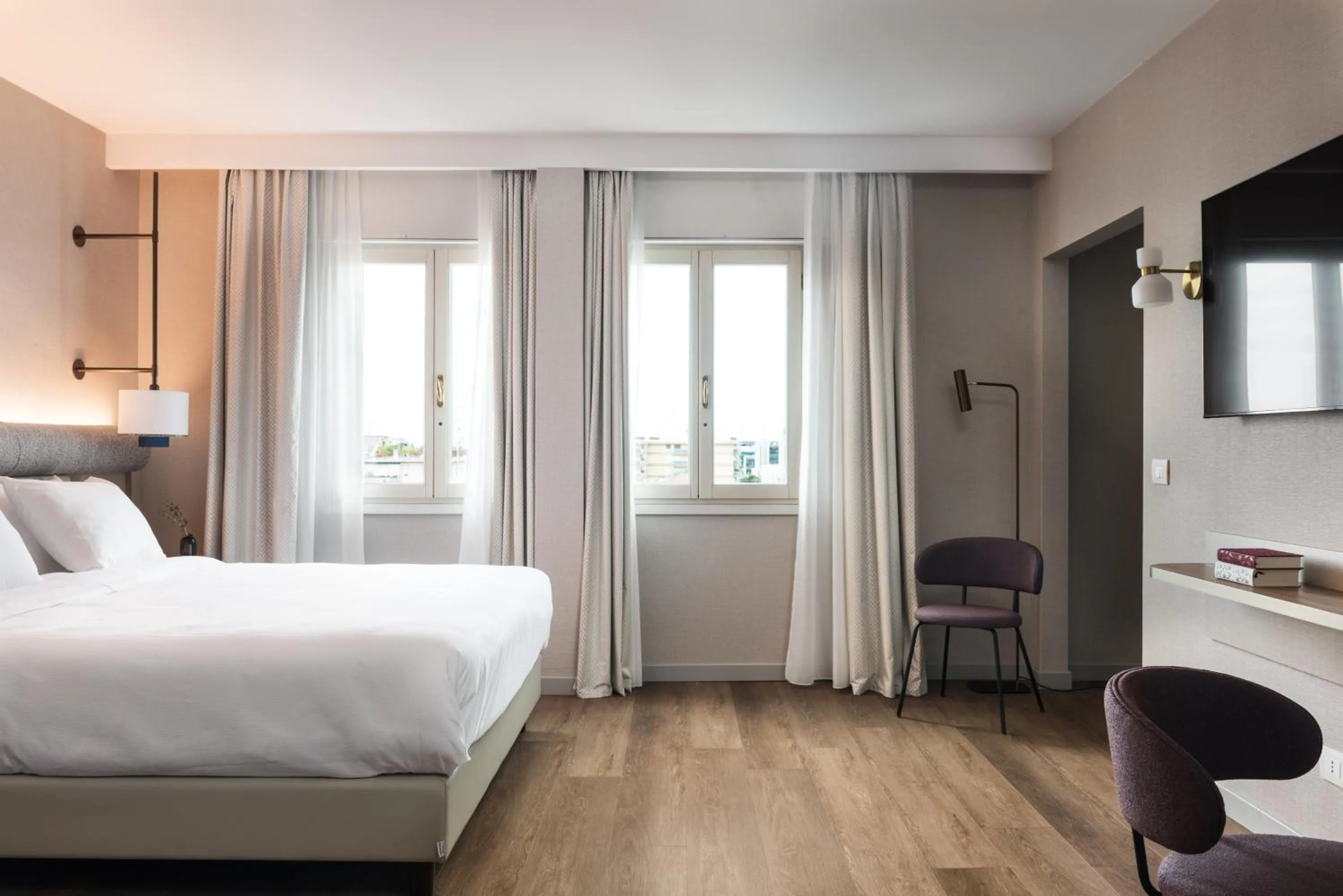 Living room, Bed in Ambasciatori Hotel Venice Mestre, Tapestry Collection by Hilton