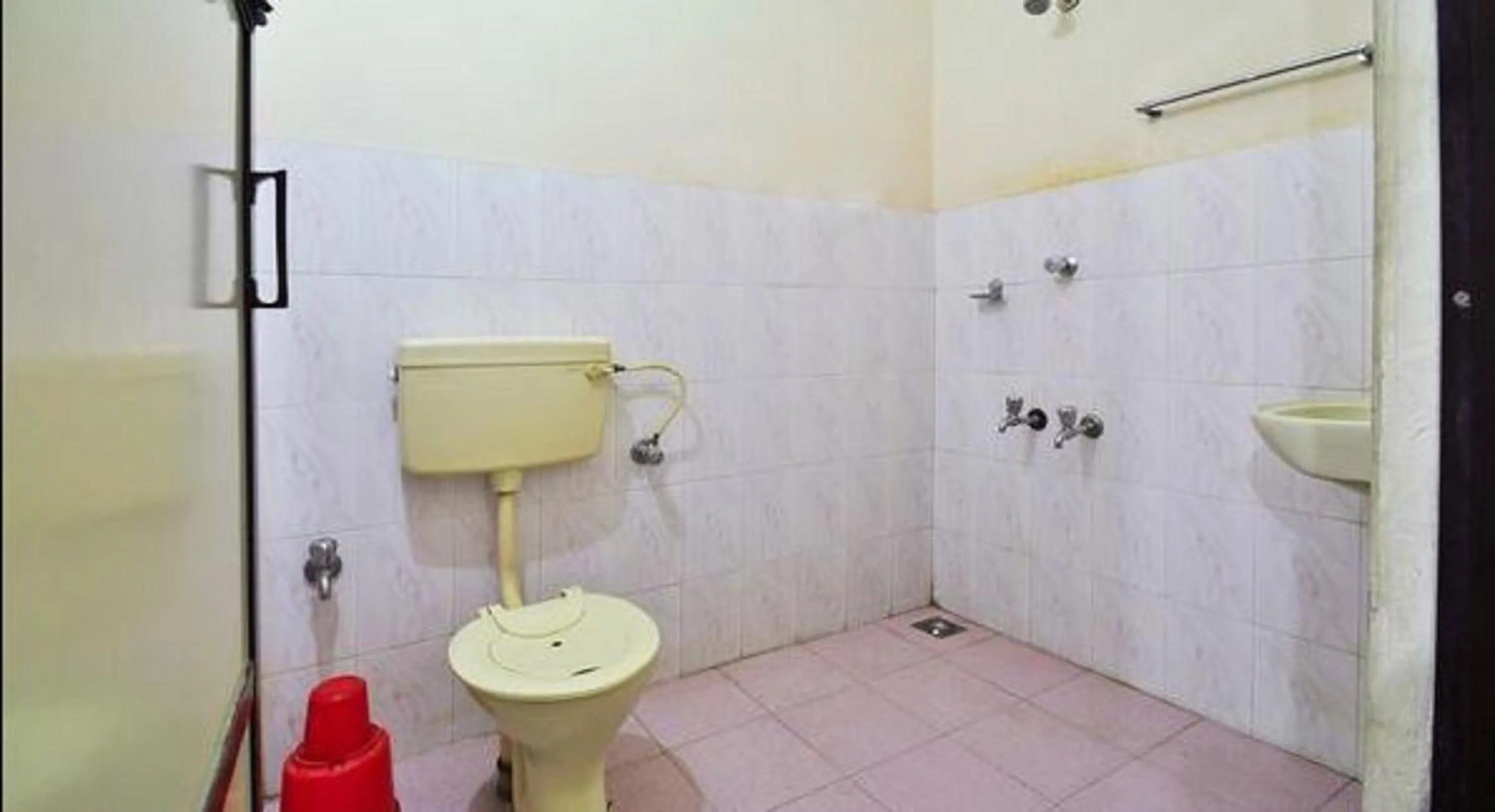 Toilet in Hotel Srinivas