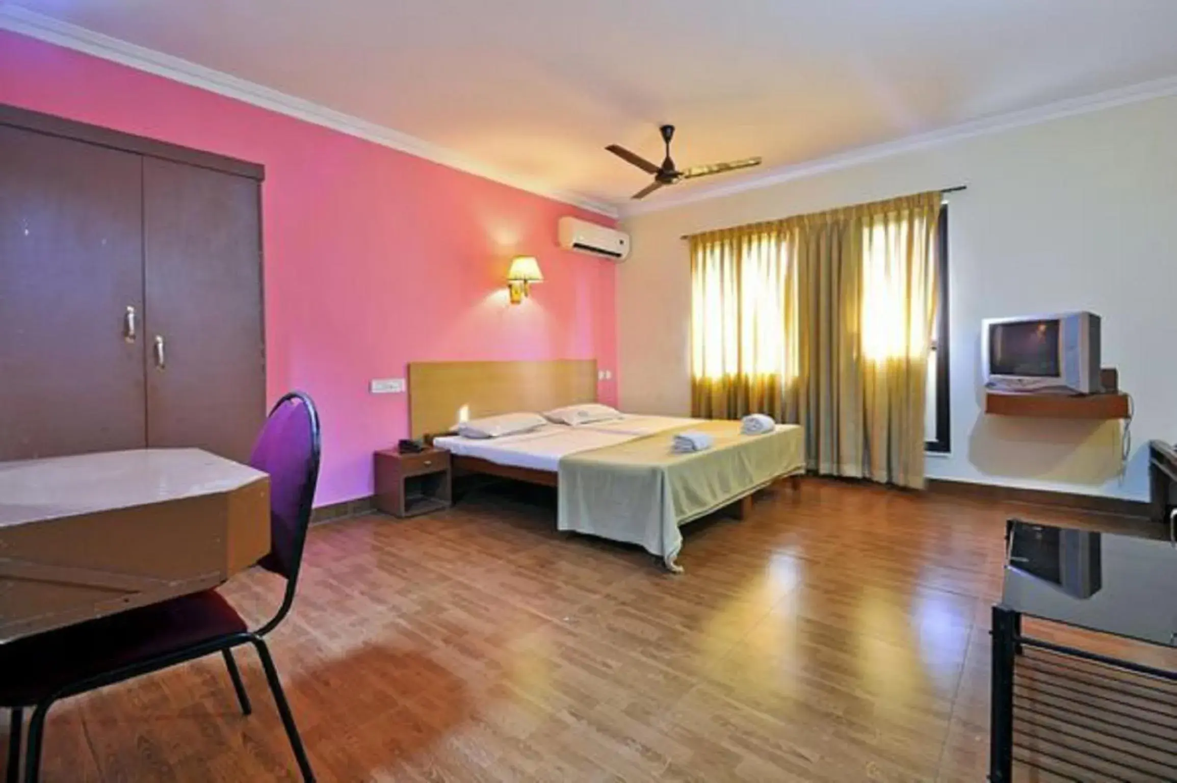 Bedroom, Bed in Hotel Srinivas Bedroom, Bed in Hotel Srinivas