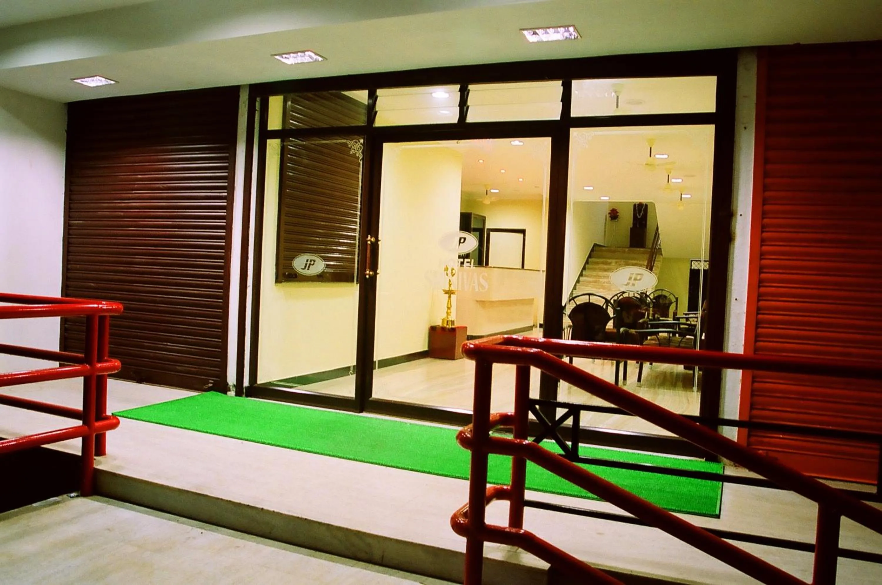 Facade/entrance, Bed in Hotel Srinivas