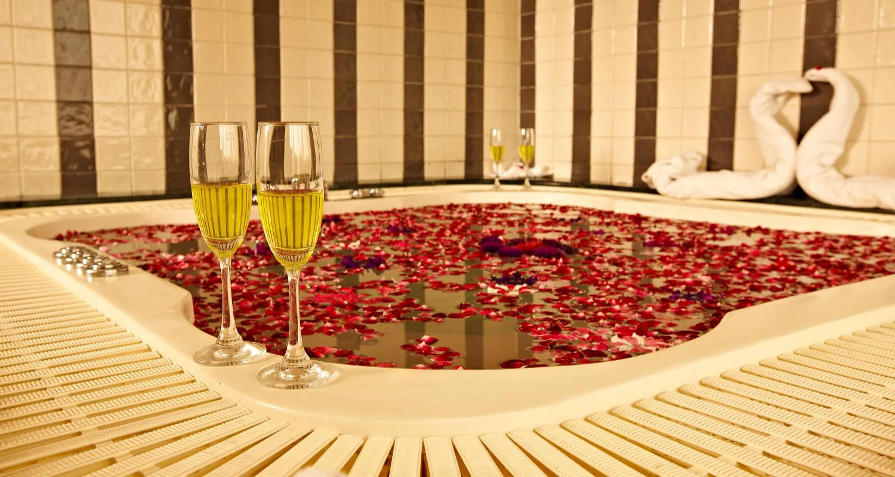 Bathroom in Days Hotel By Wyndham Neemrana