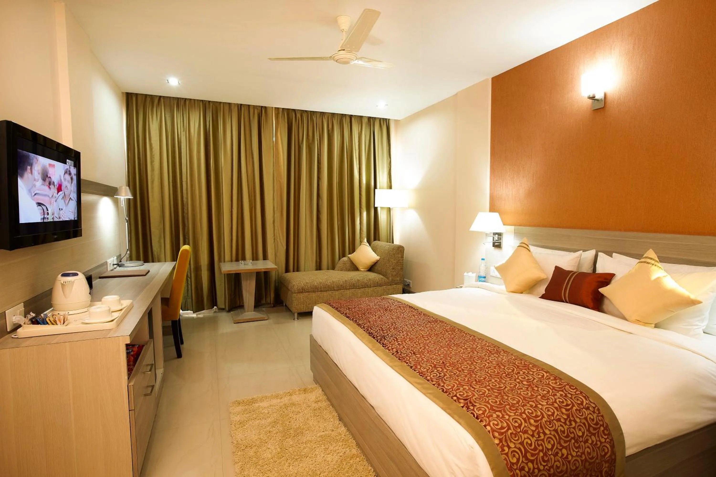 Bedroom, Bed in Days Hotel By Wyndham Neemrana