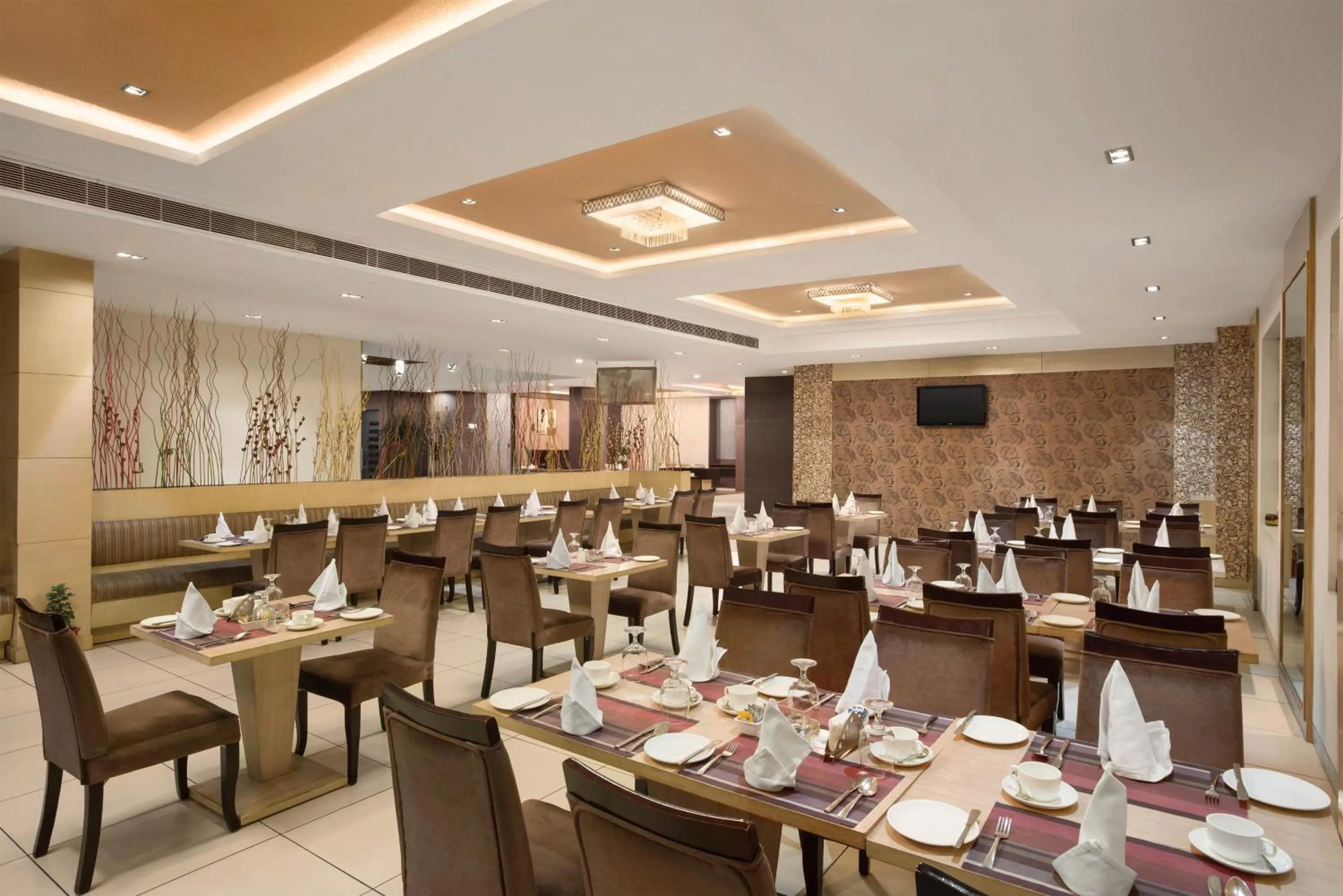Restaurant/places to eat in Days Hotel By Wyndham Neemrana