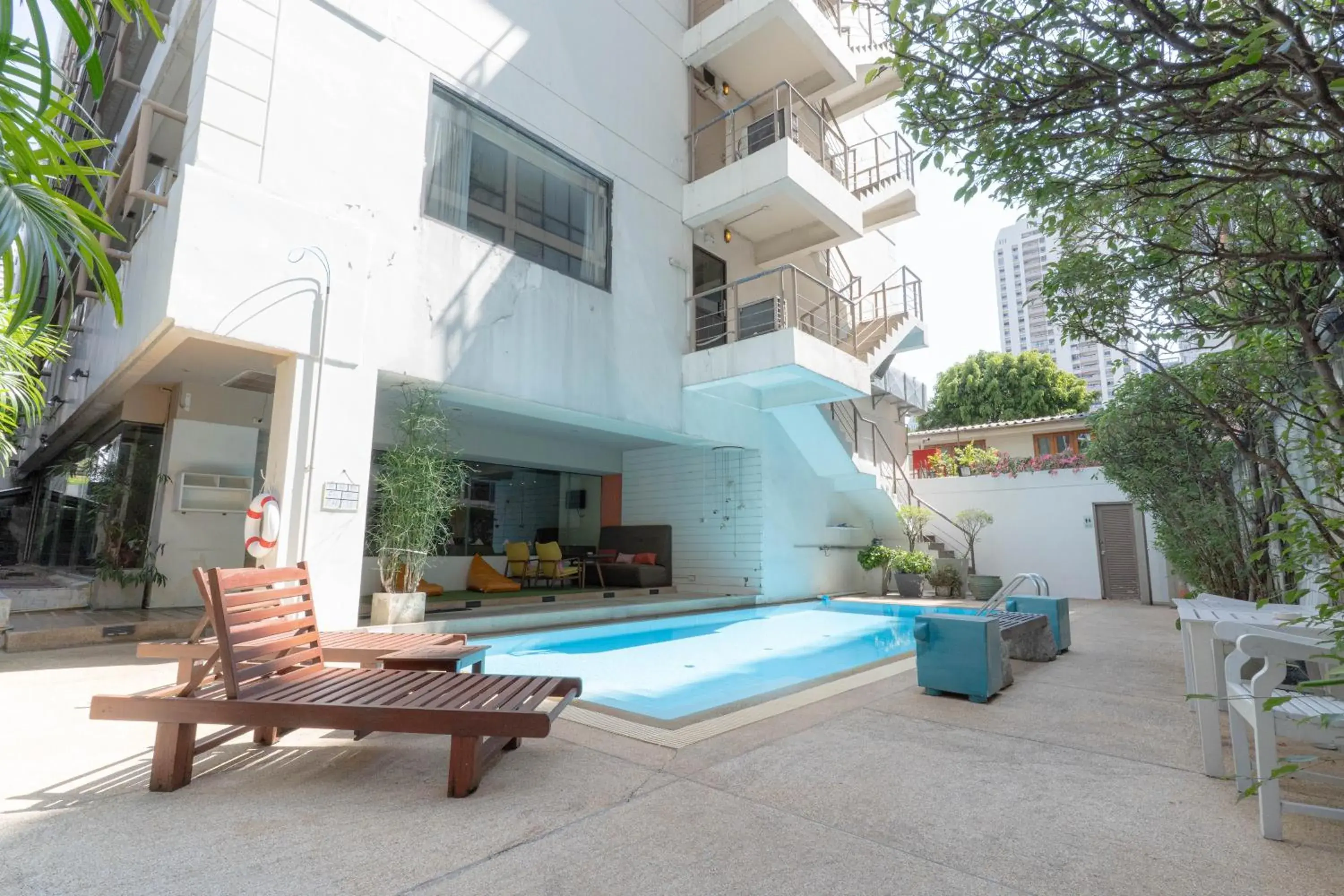 Swimming pool in Journeyhub Sukhumvit 26, Bangkok - Formerly St James Hotel Swimming pool in Journeyhub Sukhumvit 26, Bangkok - Formerly St James Hotel