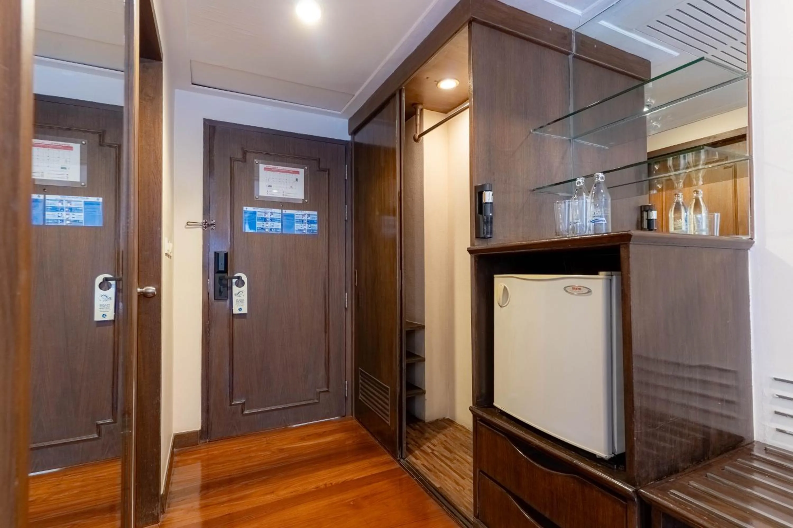 wardrobe in Journeyhub Sukhumvit 26, Bangkok - Formerly St James Hotel