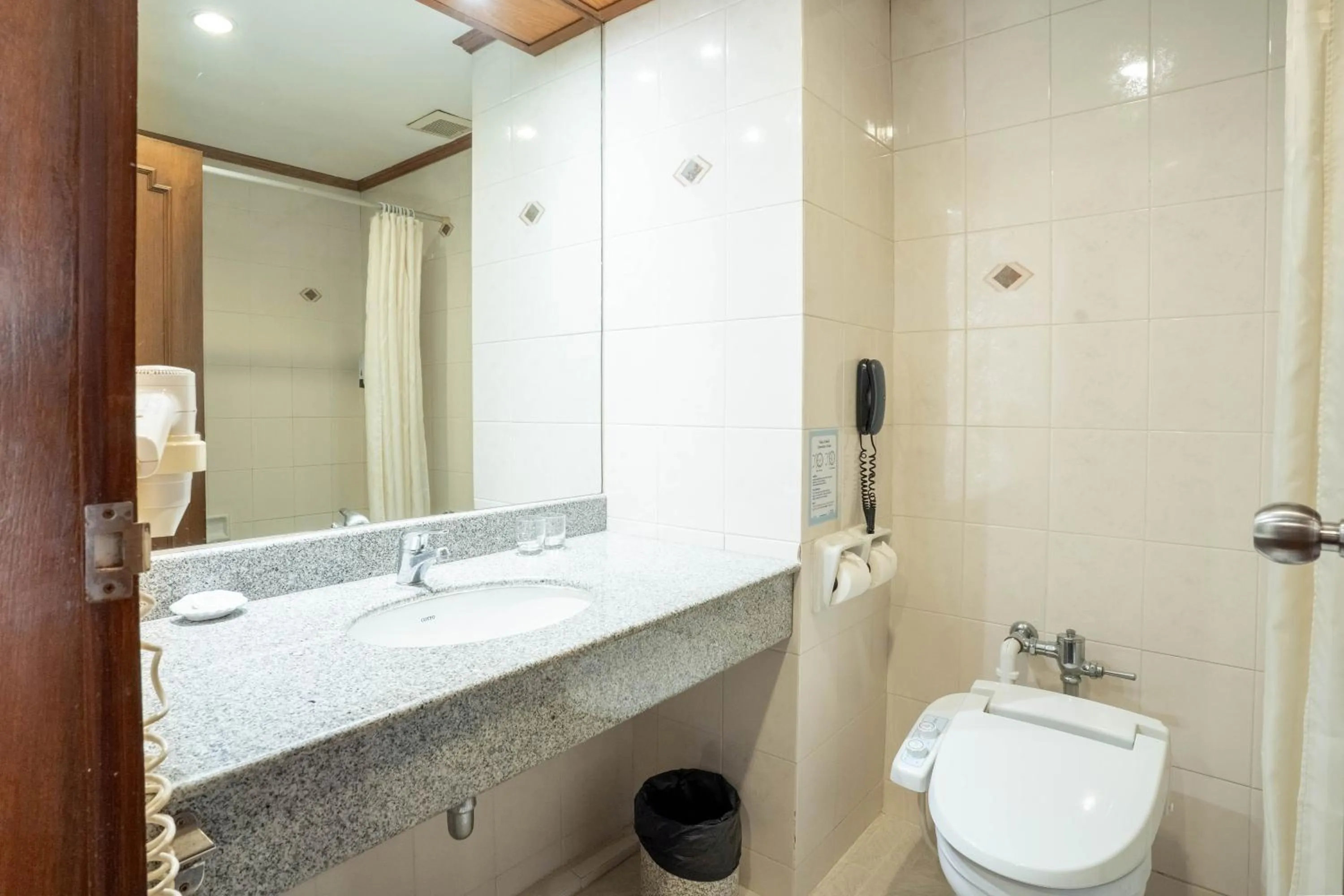 Bathroom in Journeyhub Sukhumvit 26, Bangkok - Formerly St James Hotel