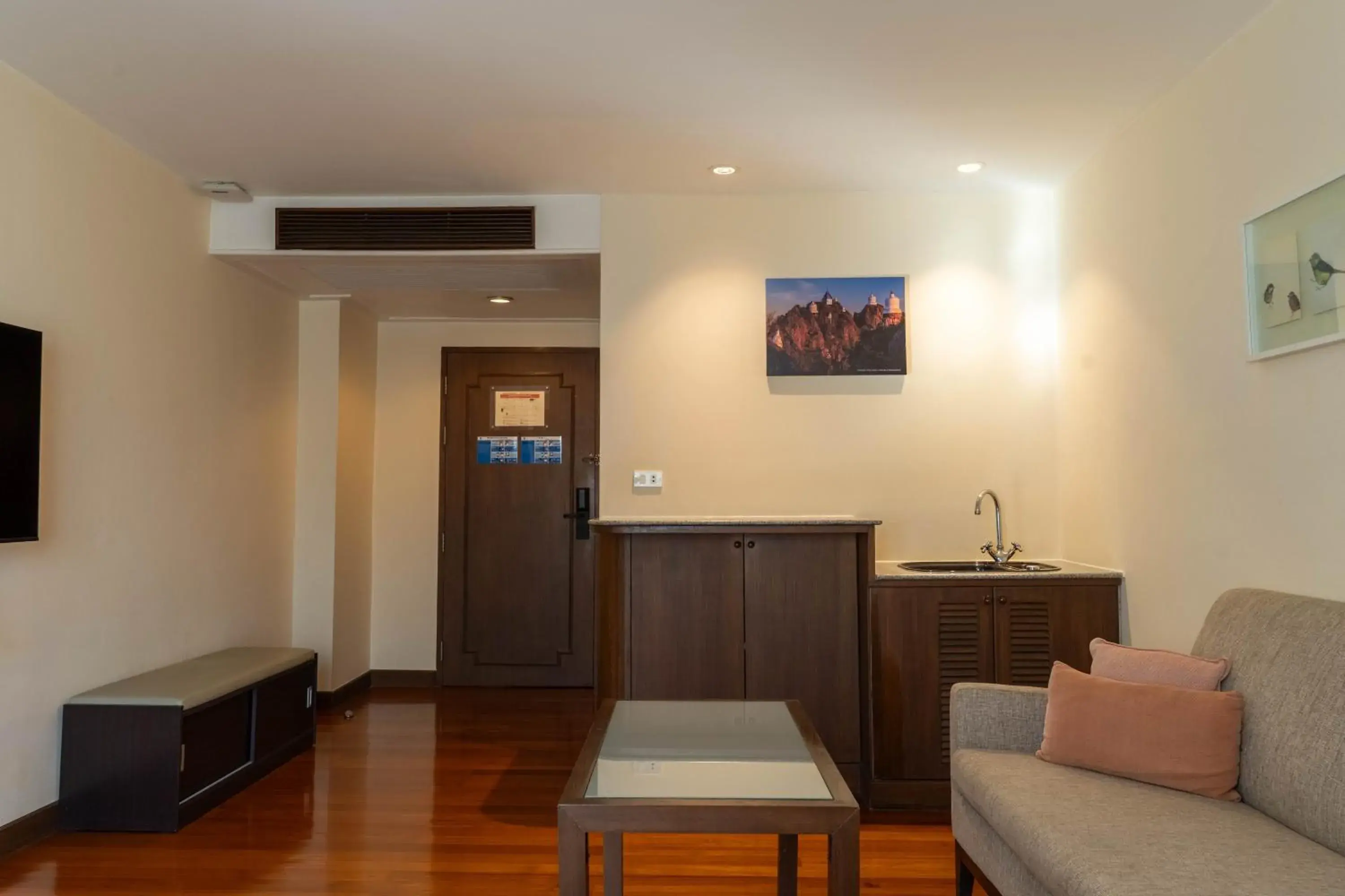 Living room in Journeyhub Sukhumvit 26, Bangkok - Formerly St James Hotel Living room in Journeyhub Sukhumvit 26, Bangkok - Formerly St James Hotel