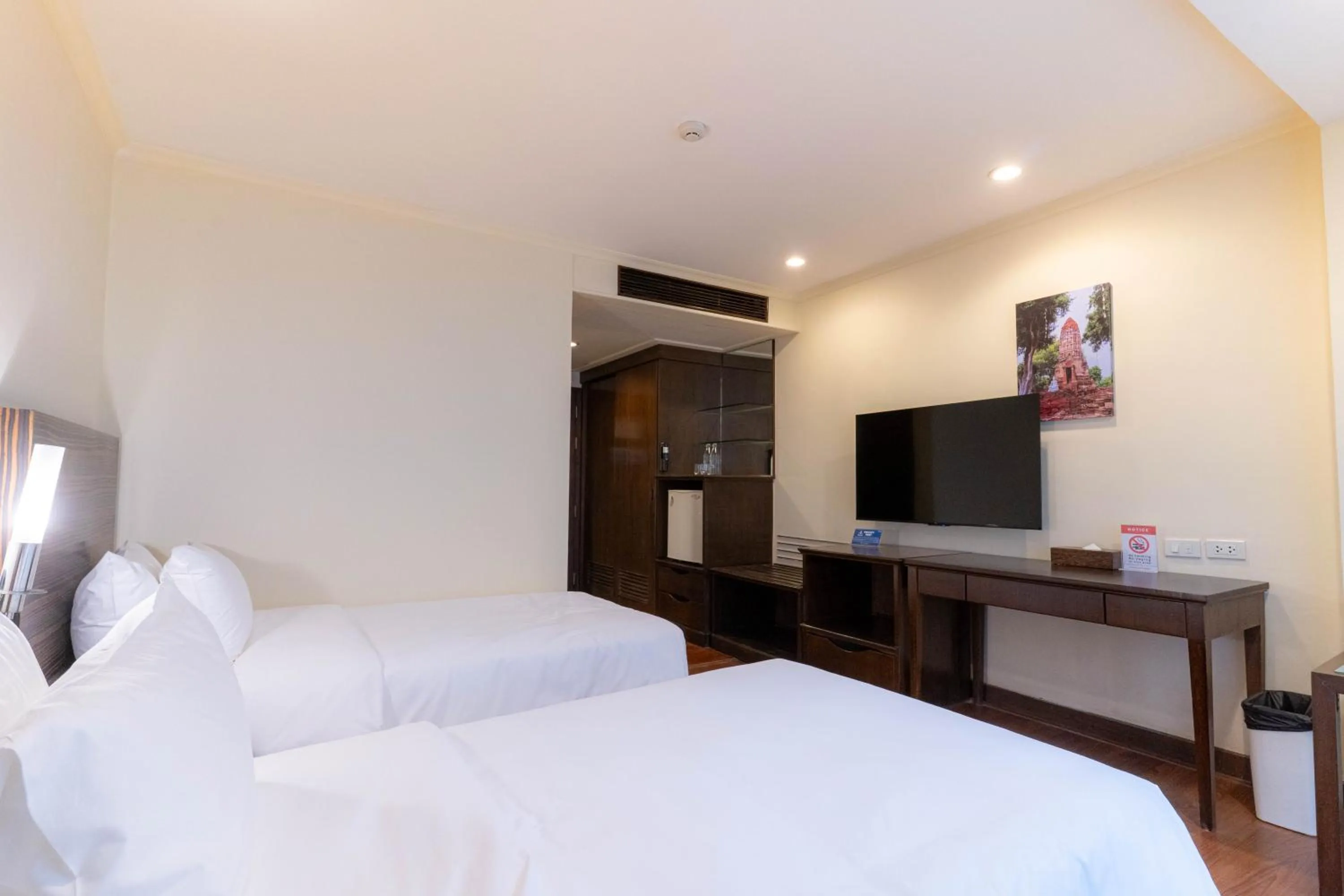 Bed in Journeyhub Sukhumvit 26, Bangkok - Formerly St James Hotel