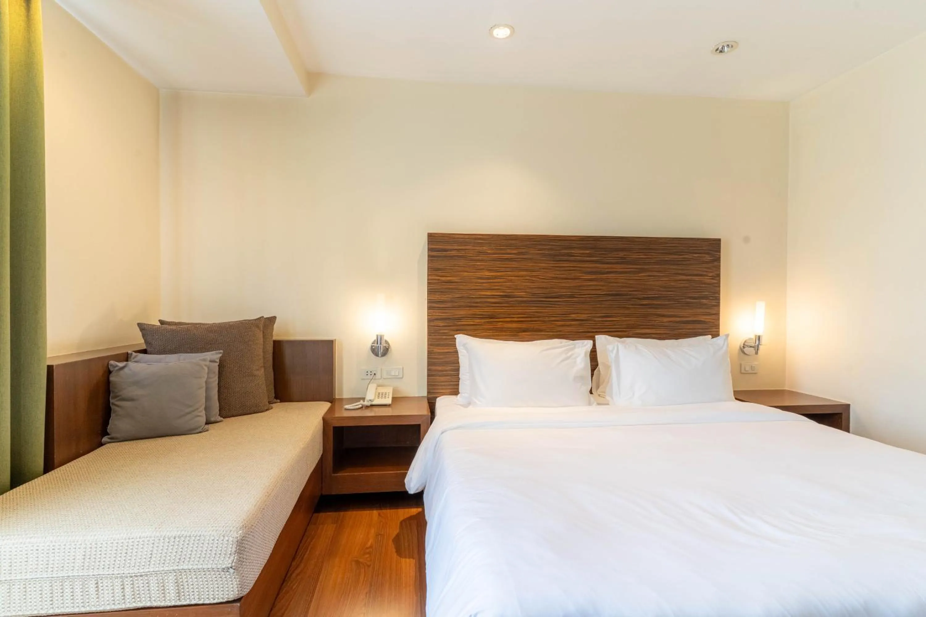 Bed in Journeyhub Sukhumvit 26, Bangkok - Formerly St James Hotel