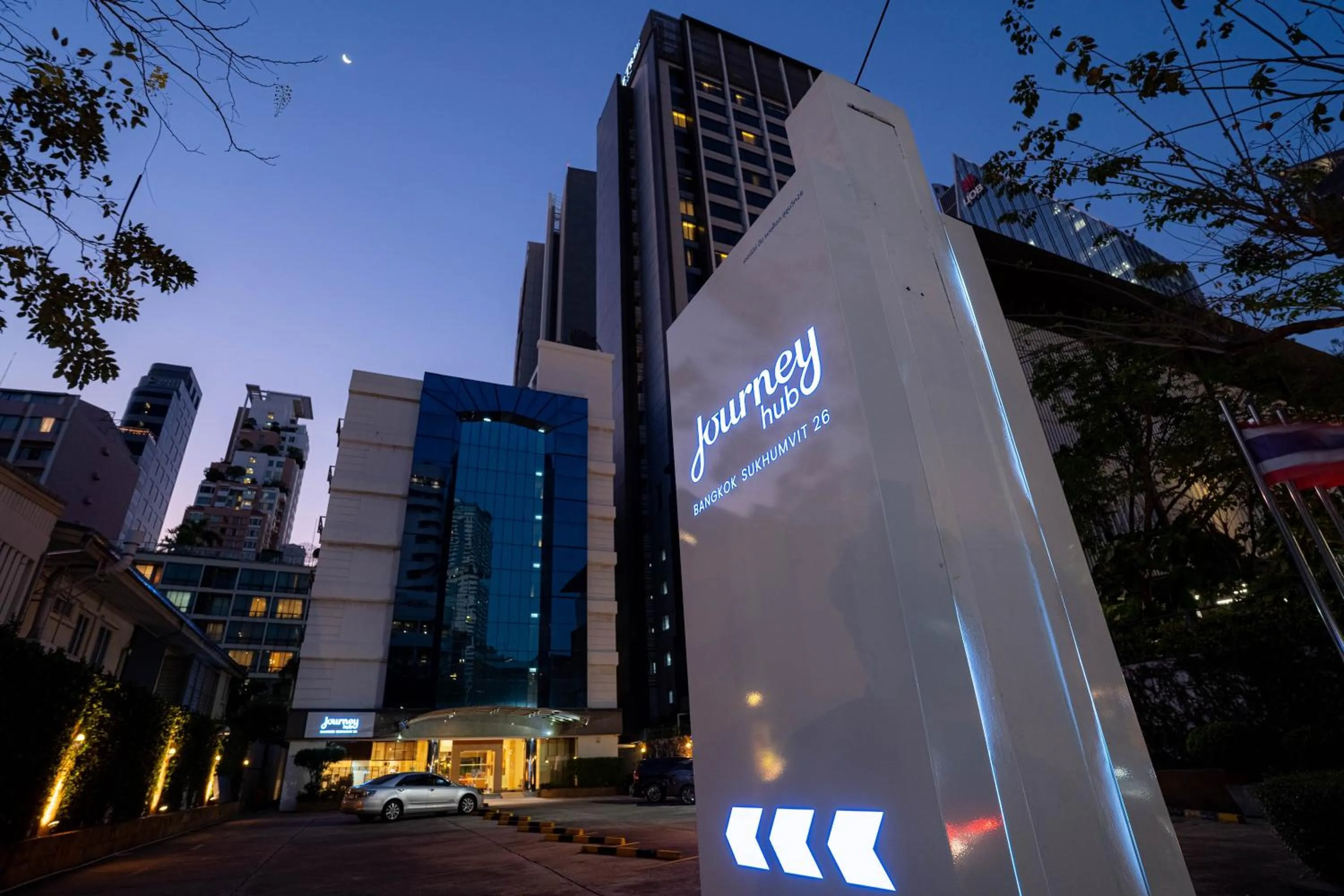 Property building in Journeyhub Sukhumvit 26, Bangkok - Formerly St James Hotel