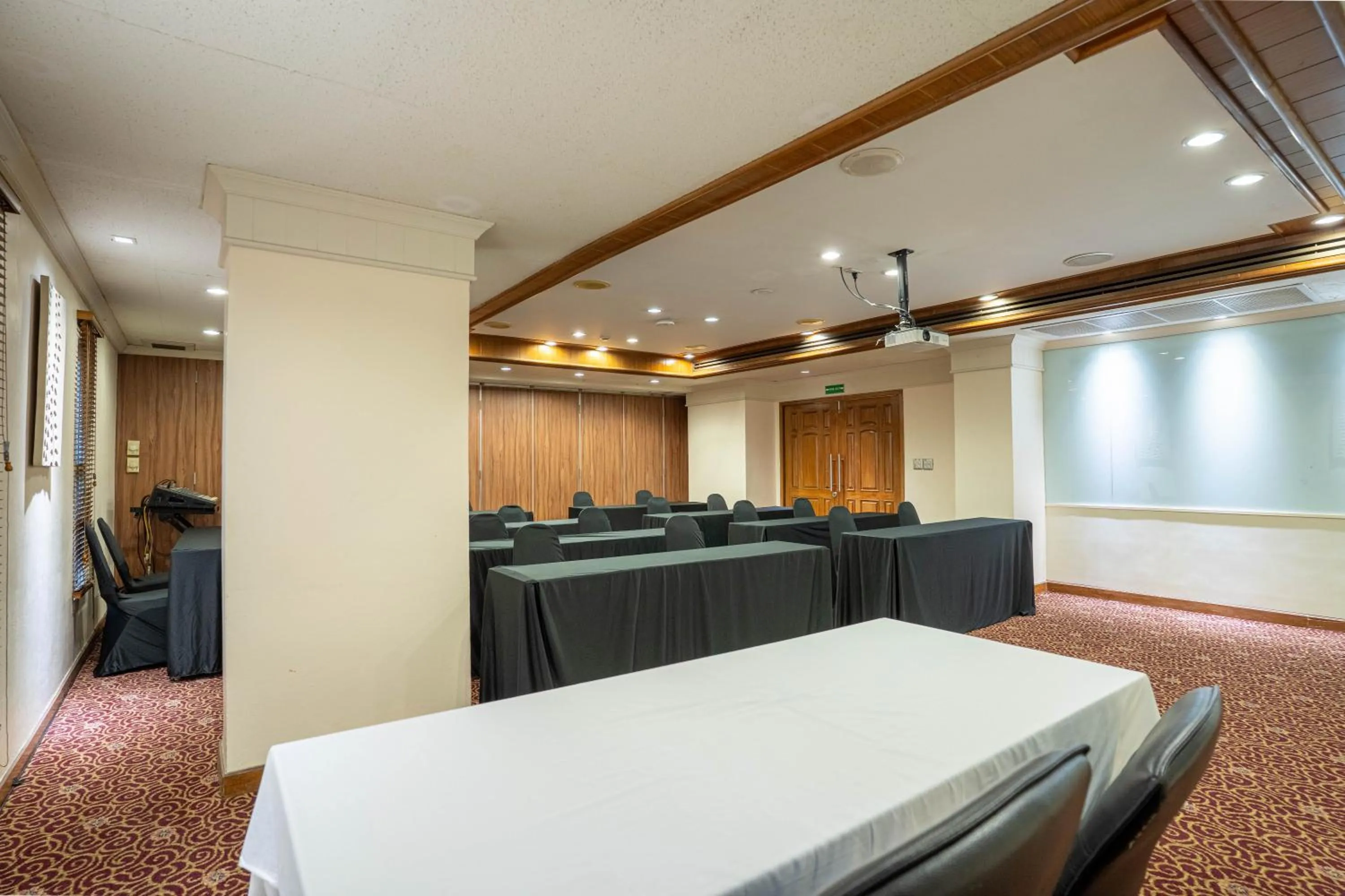 Meeting/conference room in Journeyhub Sukhumvit 26, Bangkok - Formerly St James Hotel