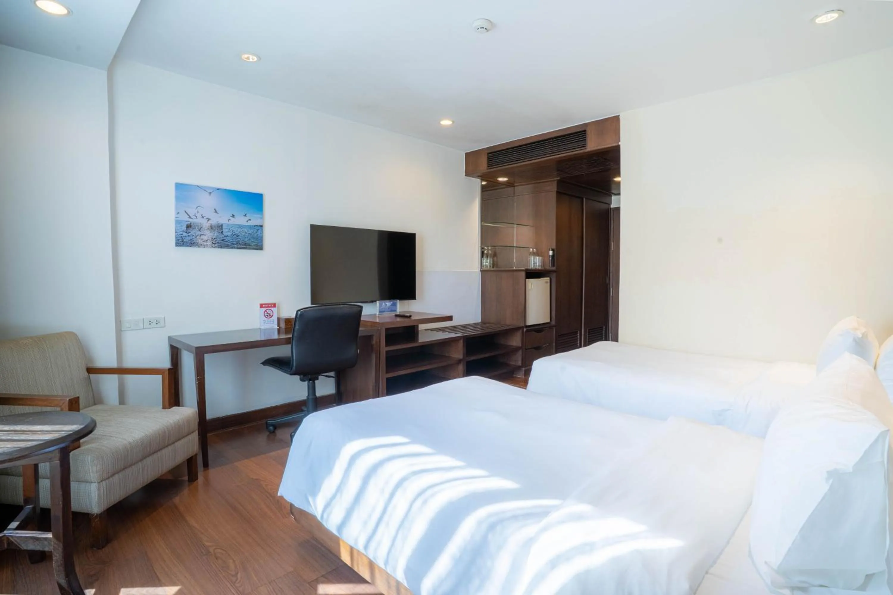 Bed in Journeyhub Sukhumvit 26, Bangkok - Formerly St James Hotel