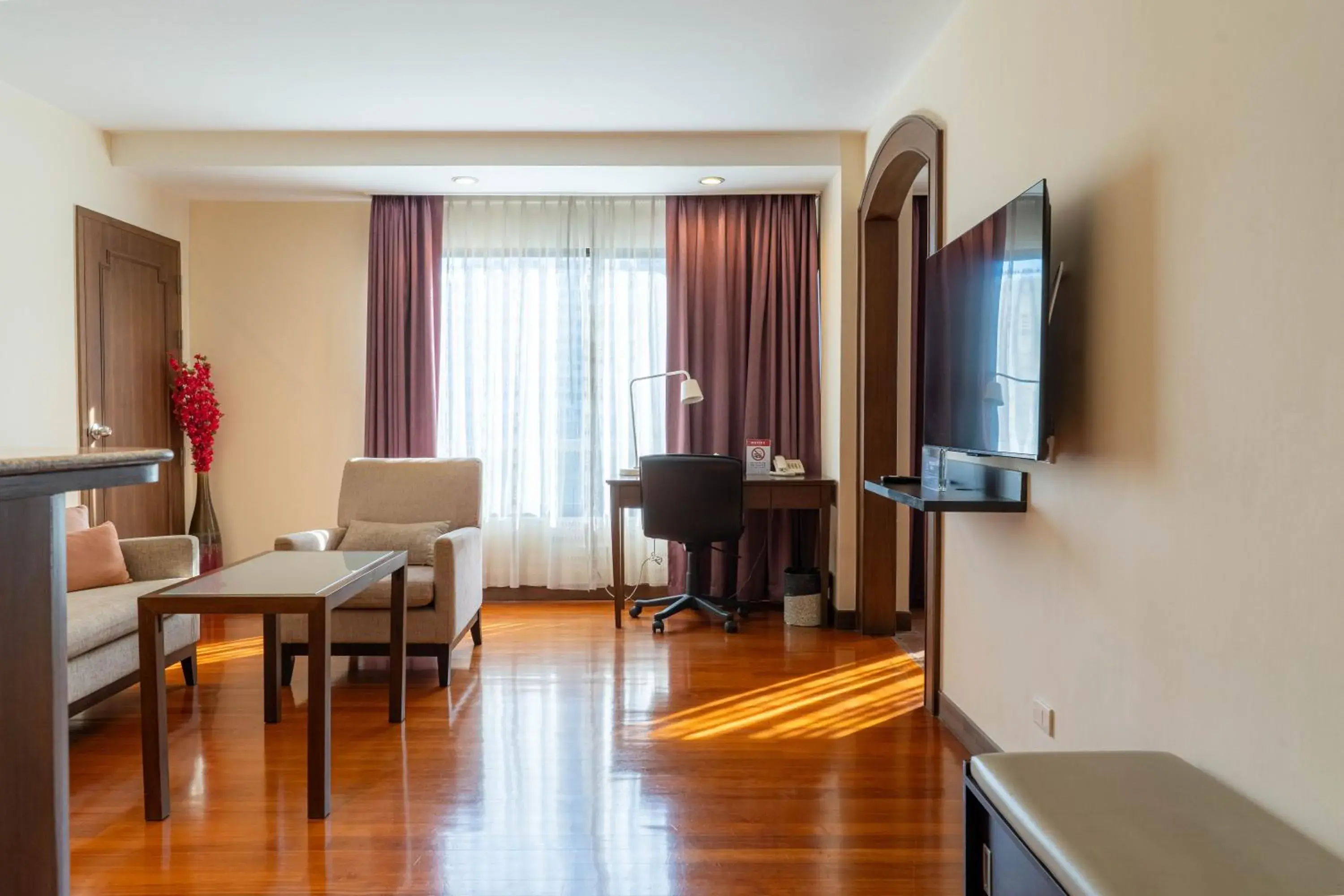 Living room in Journeyhub Sukhumvit 26, Bangkok - Formerly St James Hotel Living room in Journeyhub Sukhumvit 26, Bangkok - Formerly St James Hotel