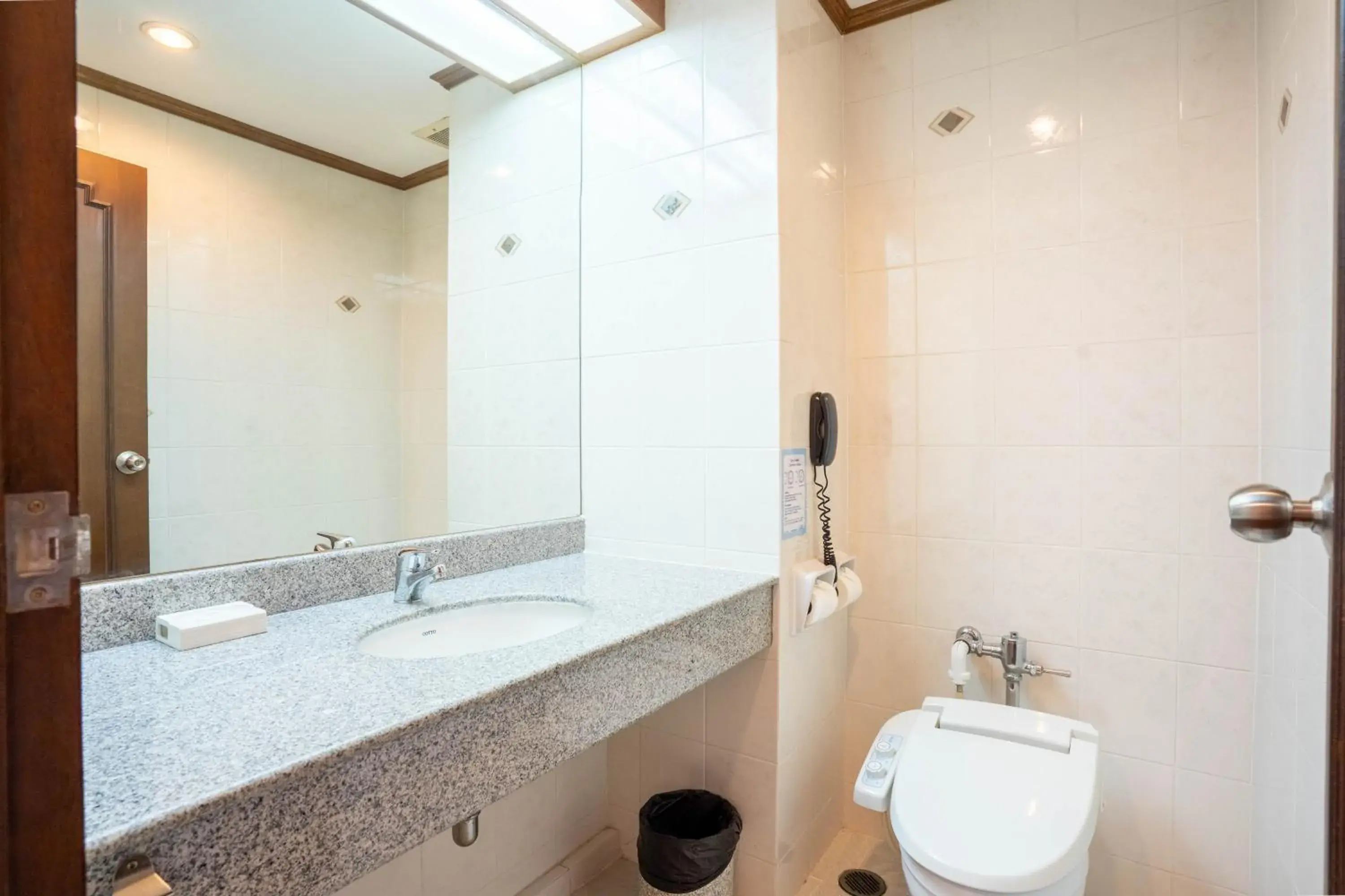 Bathroom in Journeyhub Sukhumvit 26, Bangkok - Formerly St James Hotel Bathroom in Journeyhub Sukhumvit 26, Bangkok - Formerly St James Hotel