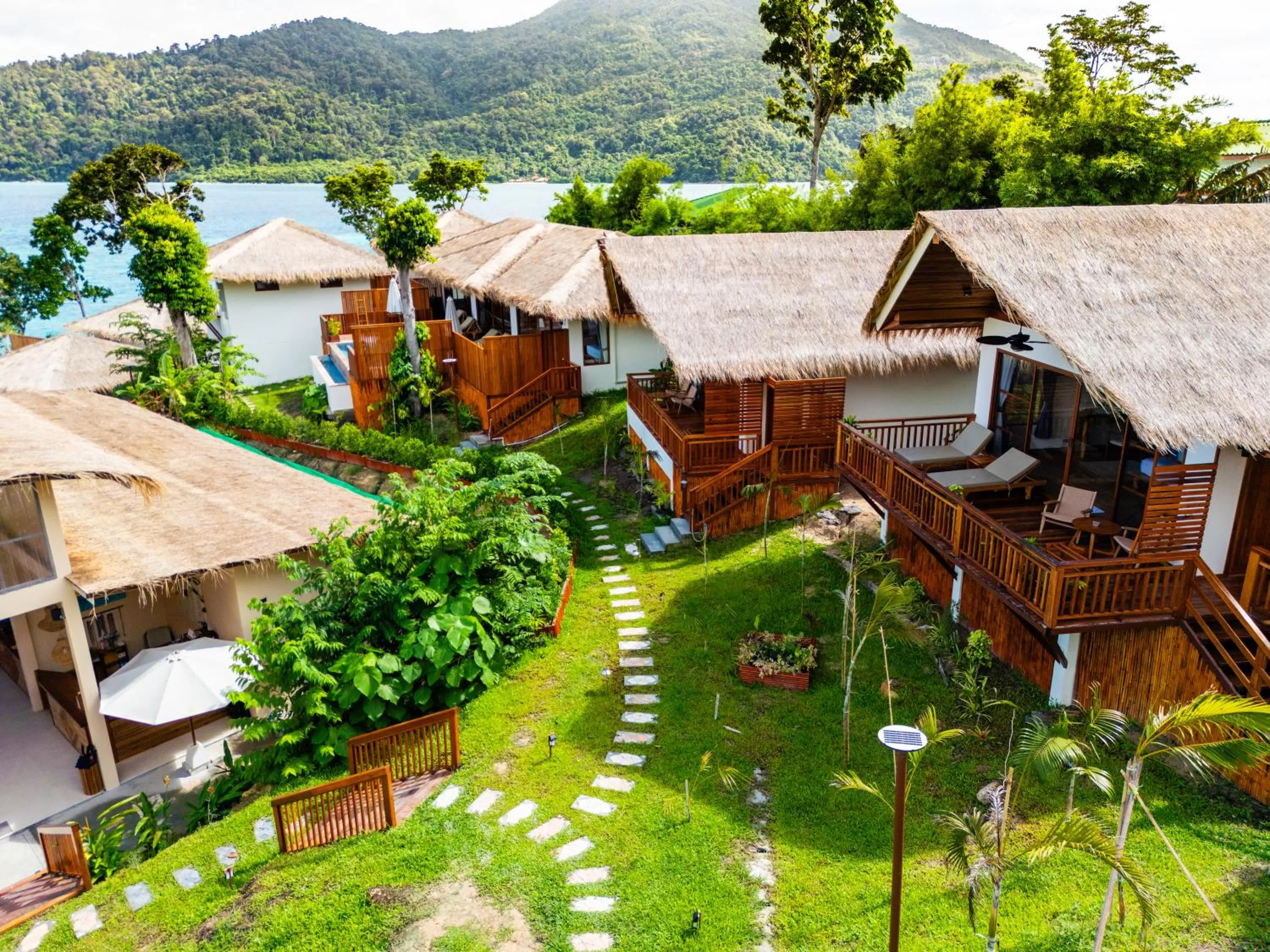 Deluxe Bungalow with Sea View in Ten Moons Sunset Villas