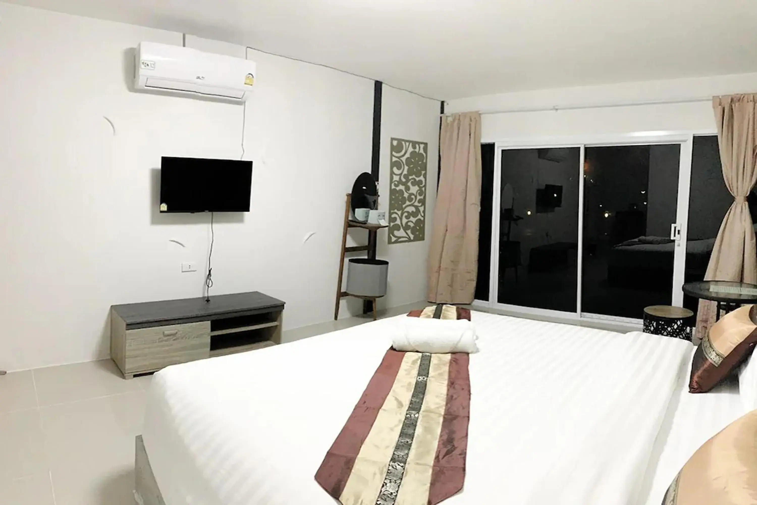 Bed in Pai Tawan Resort Hotel - Pet friendly Bed in Pai Tawan Resort Hotel - Pet friendly