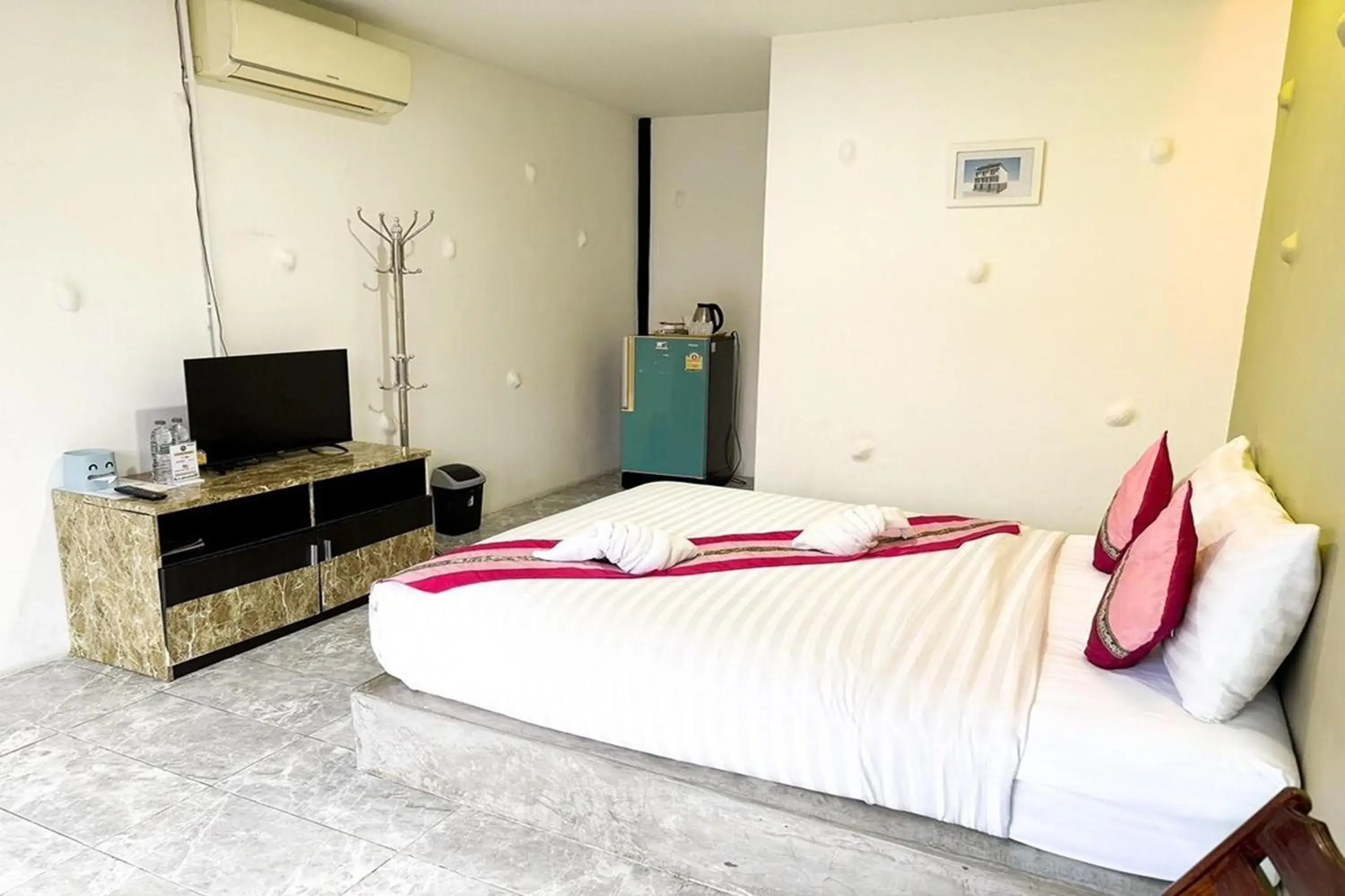 Bed in Pai Tawan Resort Hotel - Pet friendly Bed in Pai Tawan Resort Hotel - Pet friendly