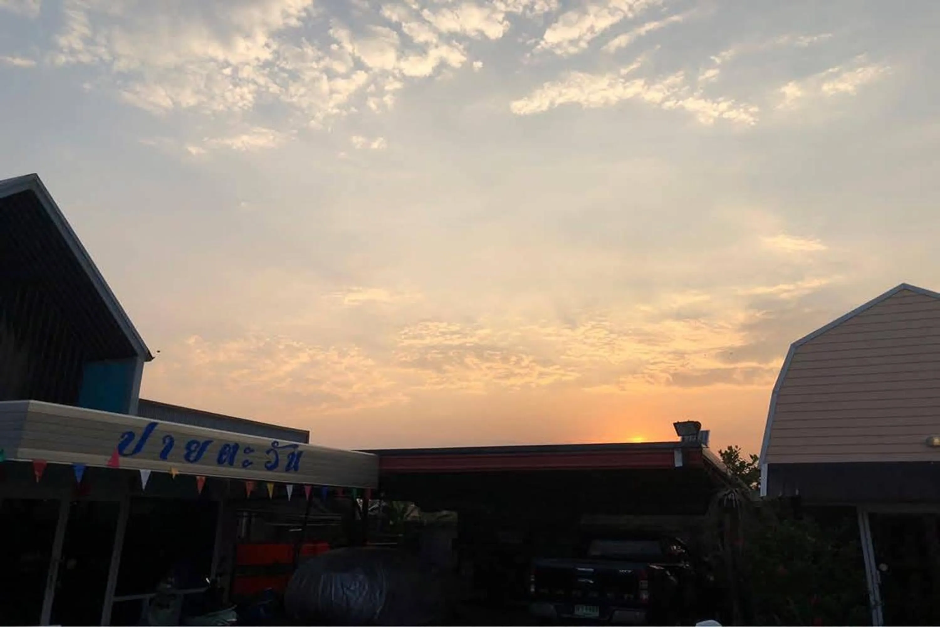 Sunset in Pai Tawan Resort Hotel - Pet friendly