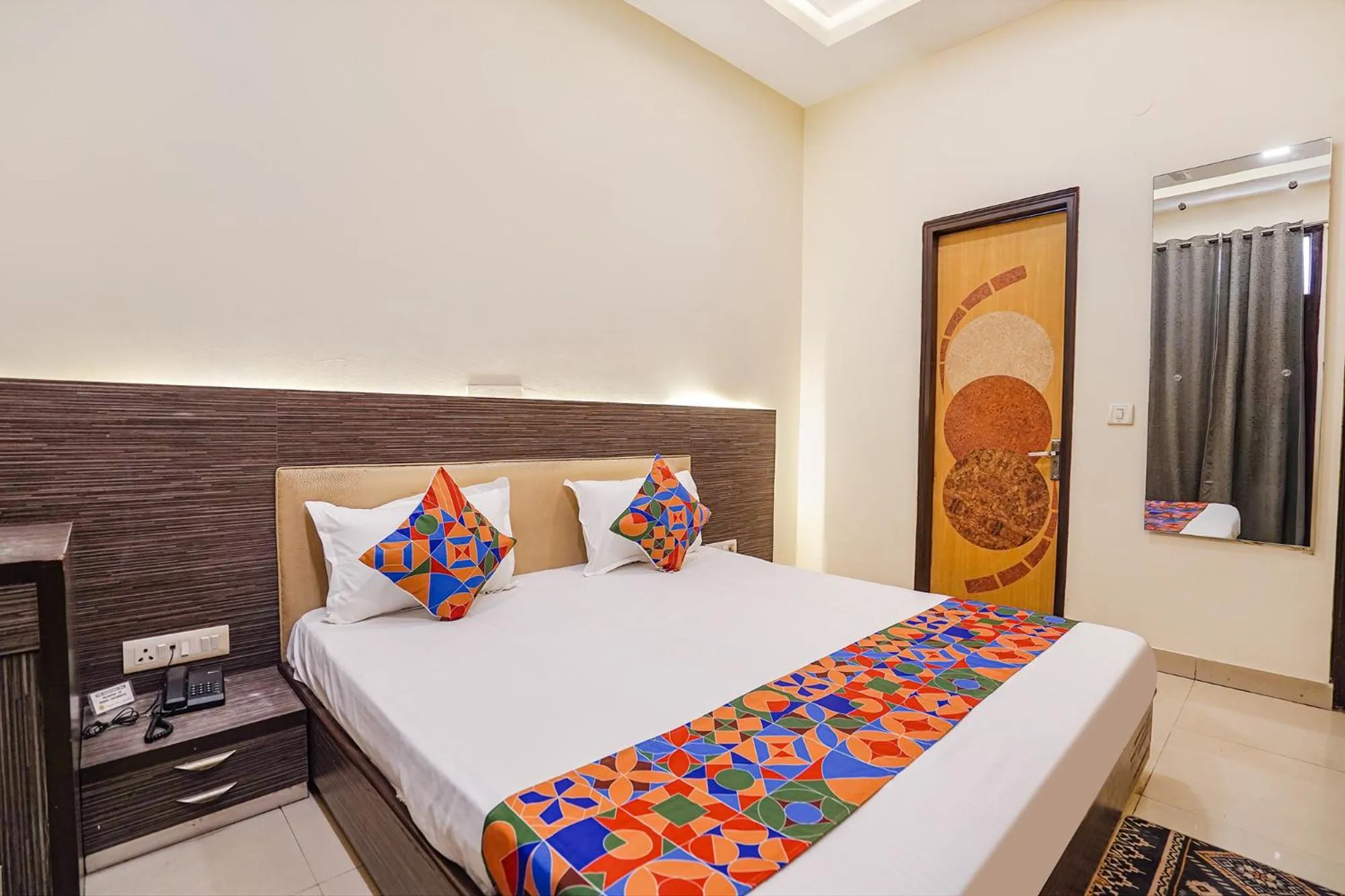Bed in FabHotel Rivlet Premium - Nr Jama Masjid and Red Fort