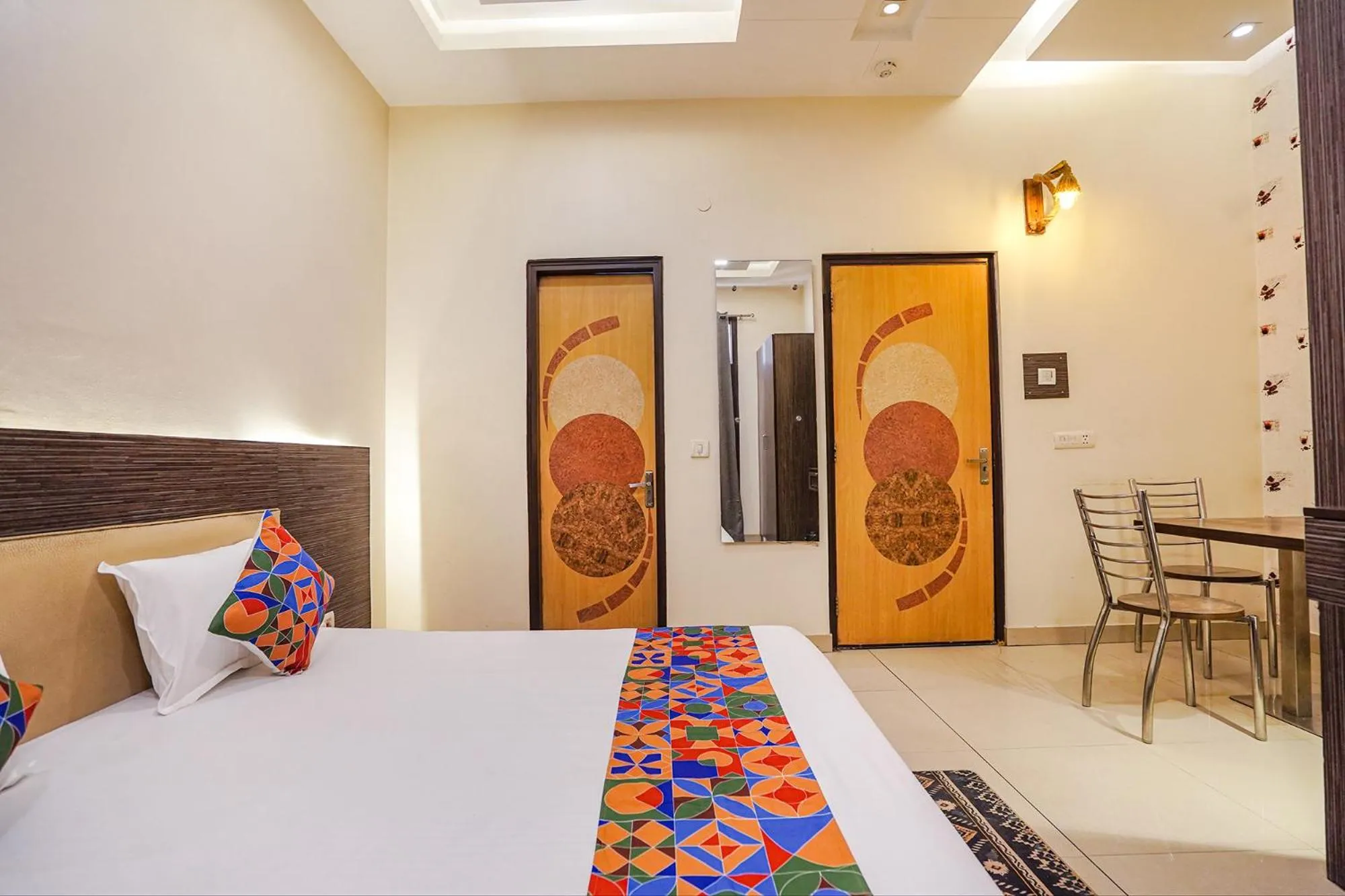 Bed in FabHotel Rivlet Premium - Nr Jama Masjid and Red Fort