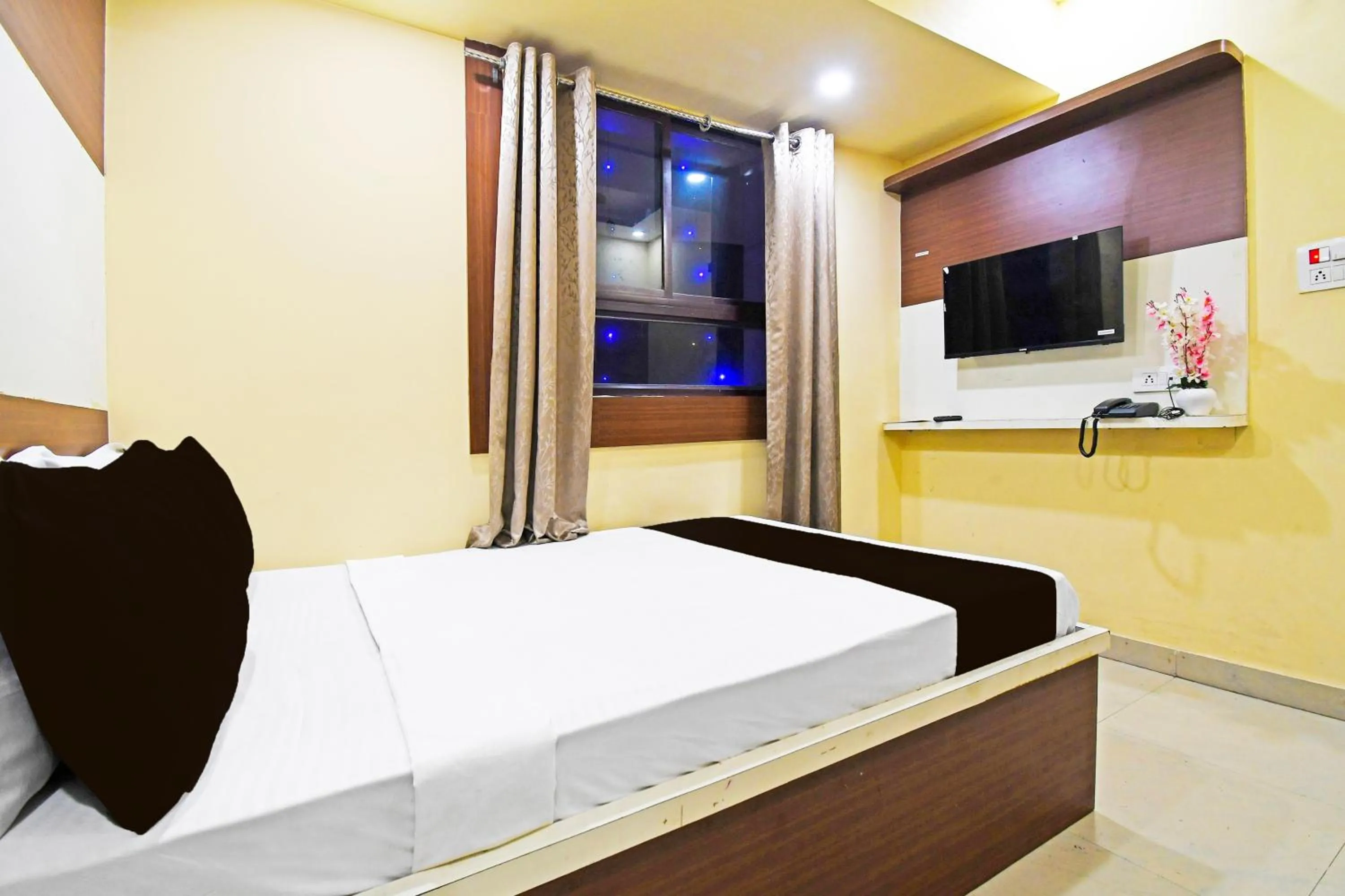 Bedroom, Bed in Hotel O Atithi Restro And Cafe