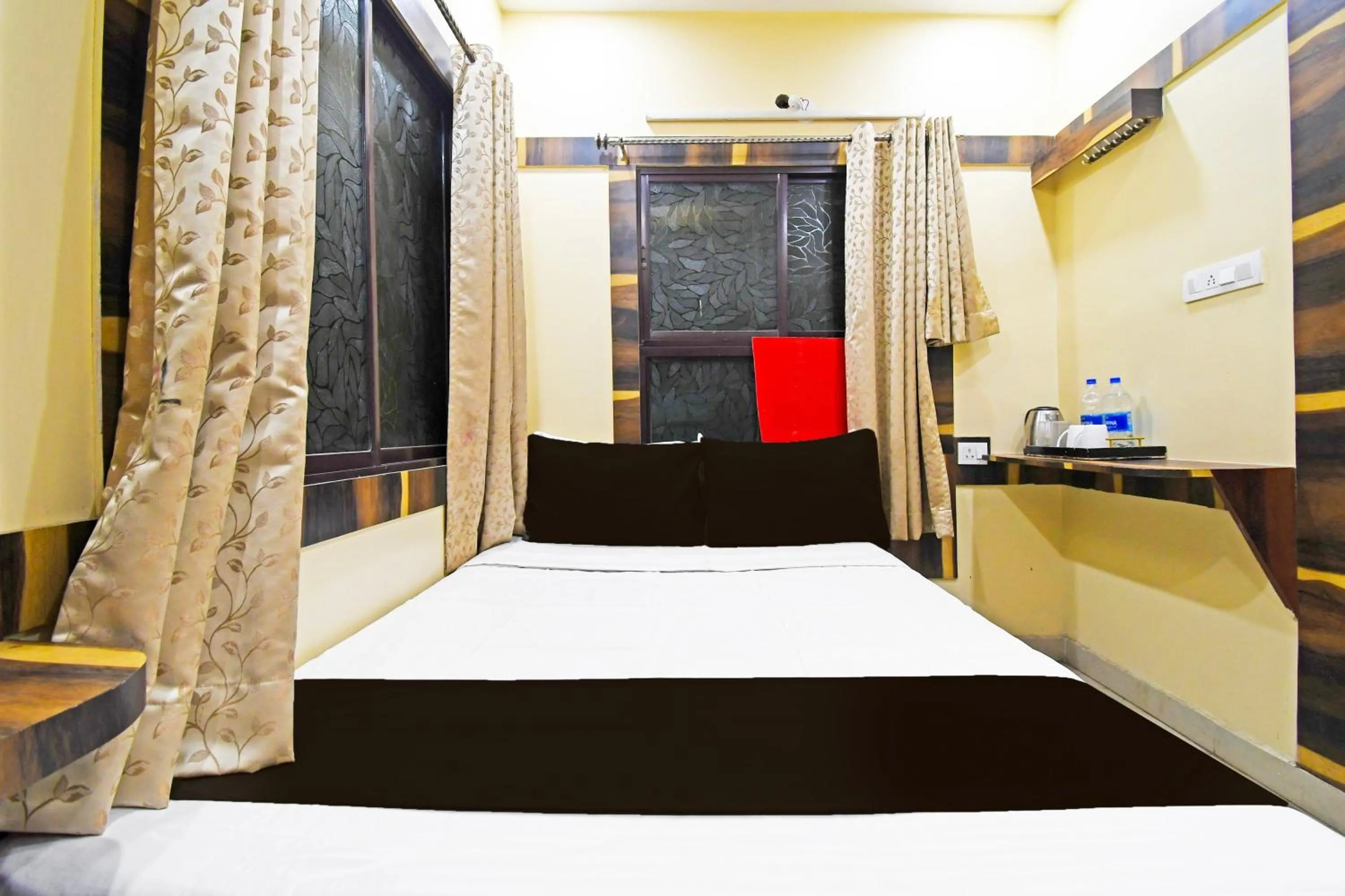 Facade/entrance, Bed in Hotel O Atithi Restro And Cafe