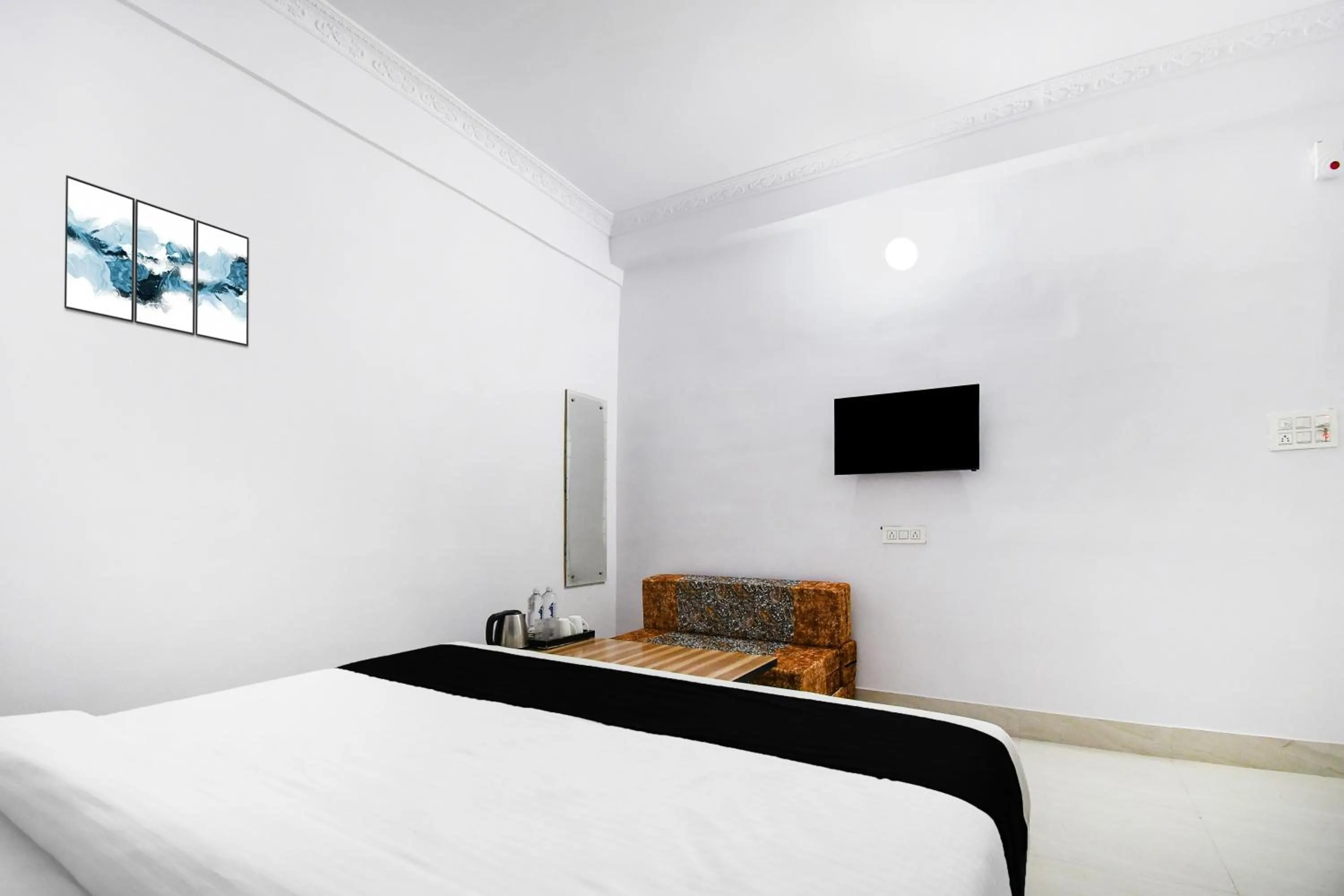 Bedroom, Bed in Super Hotel O Radha Krishna Residency