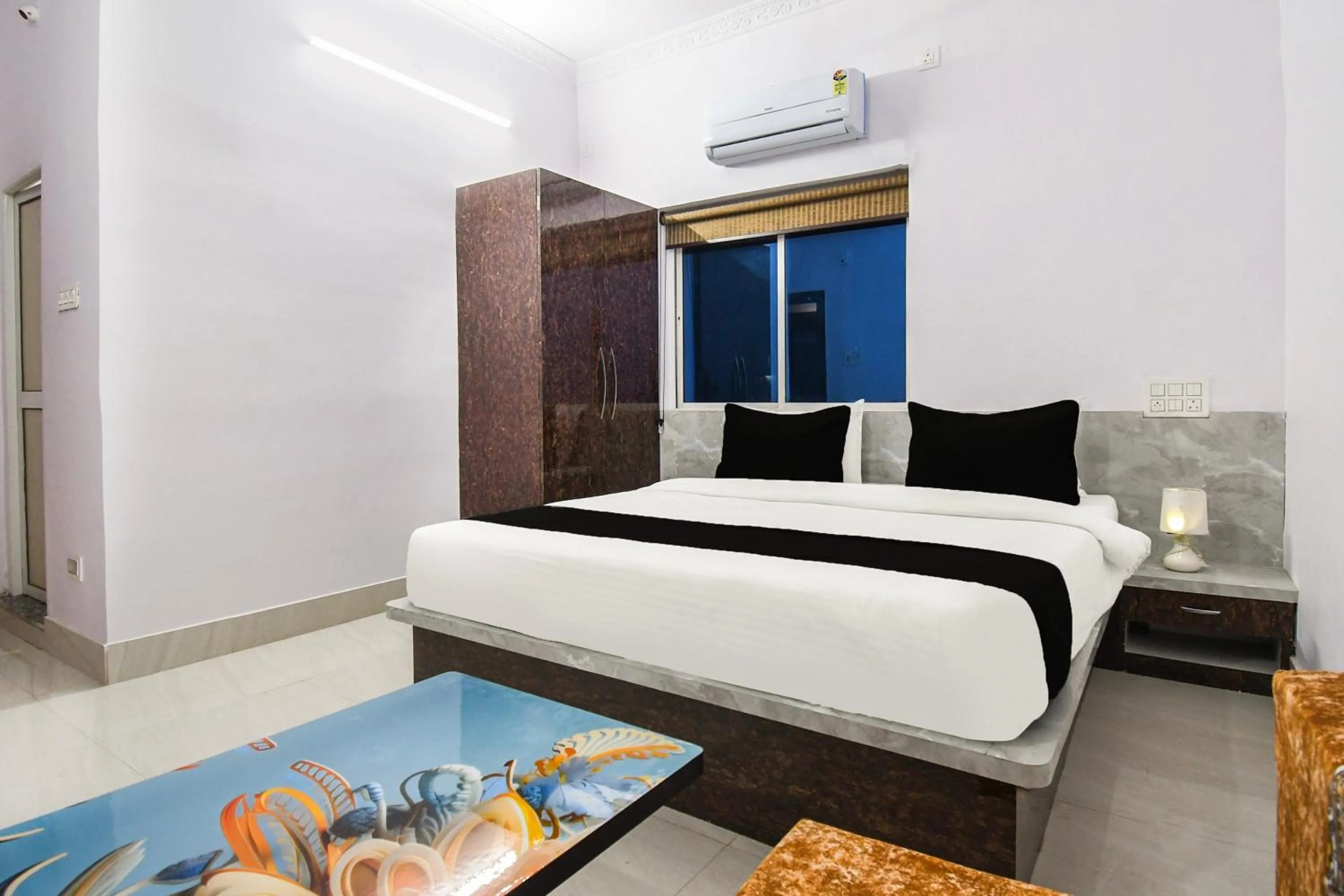 Bedroom, Bed in Super Hotel O Radha Krishna Residency