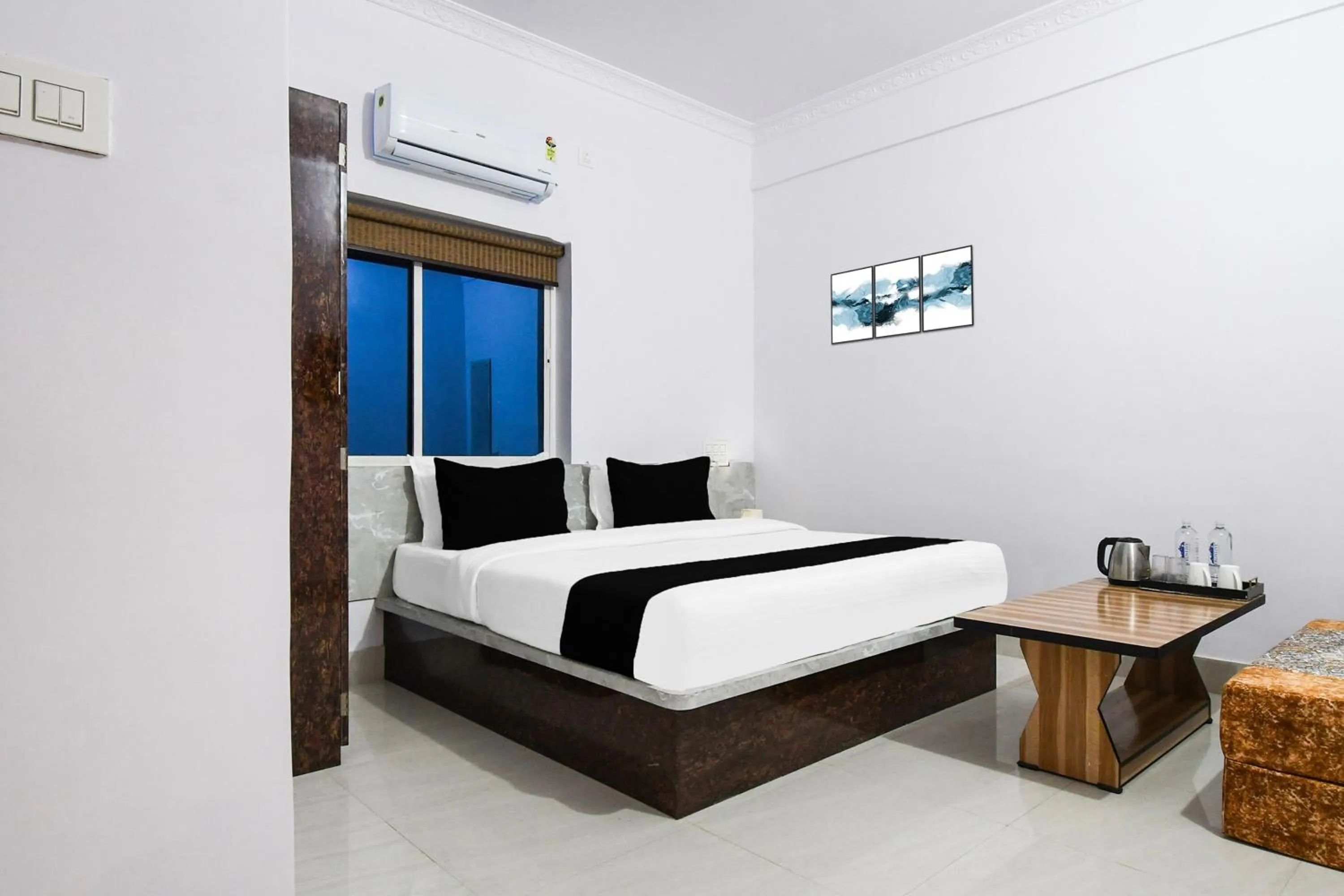 Bedroom, Bed in Super Hotel O Radha Krishna Residency
