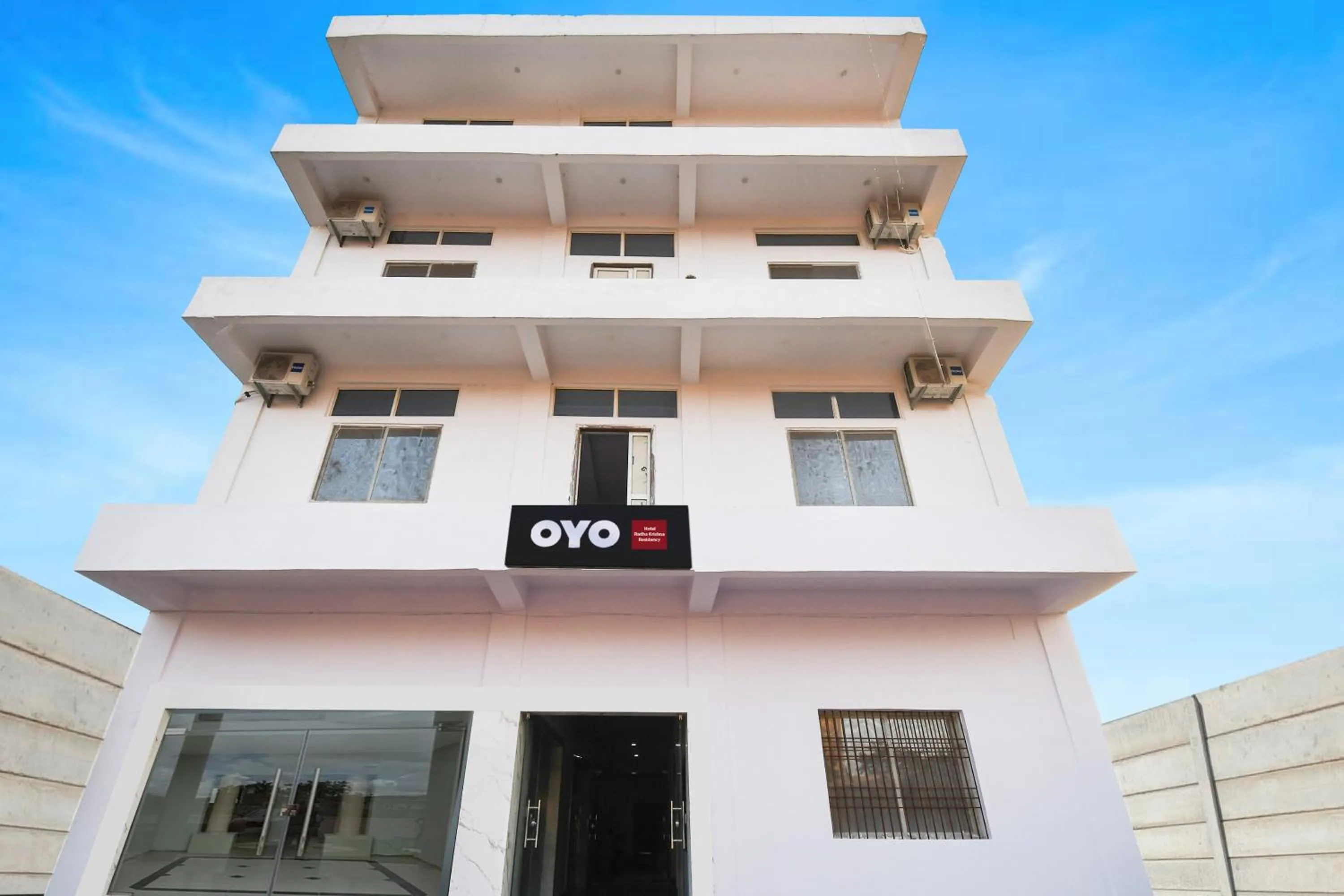 Facade/entrance in Super Hotel O Radha Krishna Residency