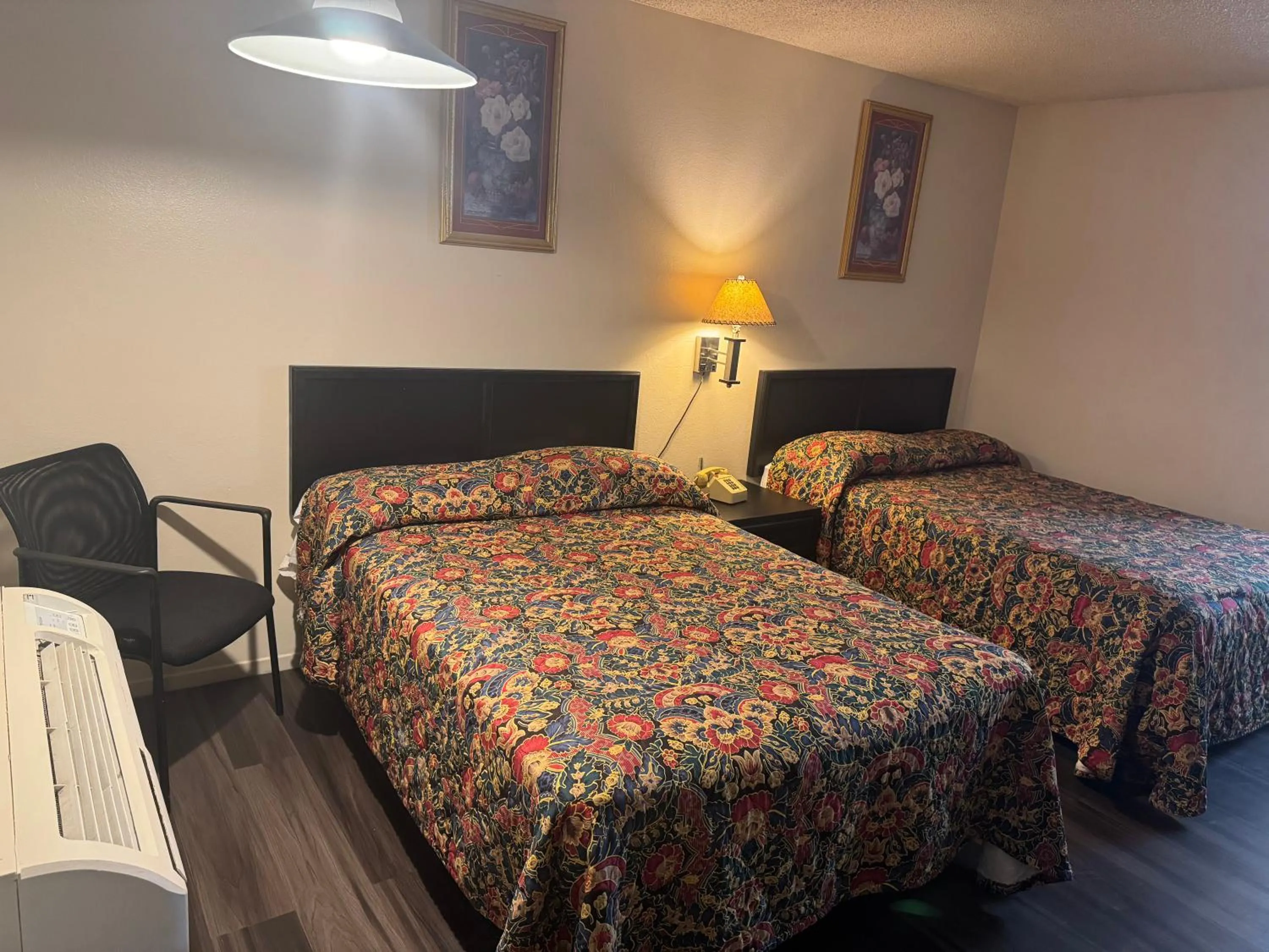 Bed in Best Star Inn - Montebello, Los Angeles