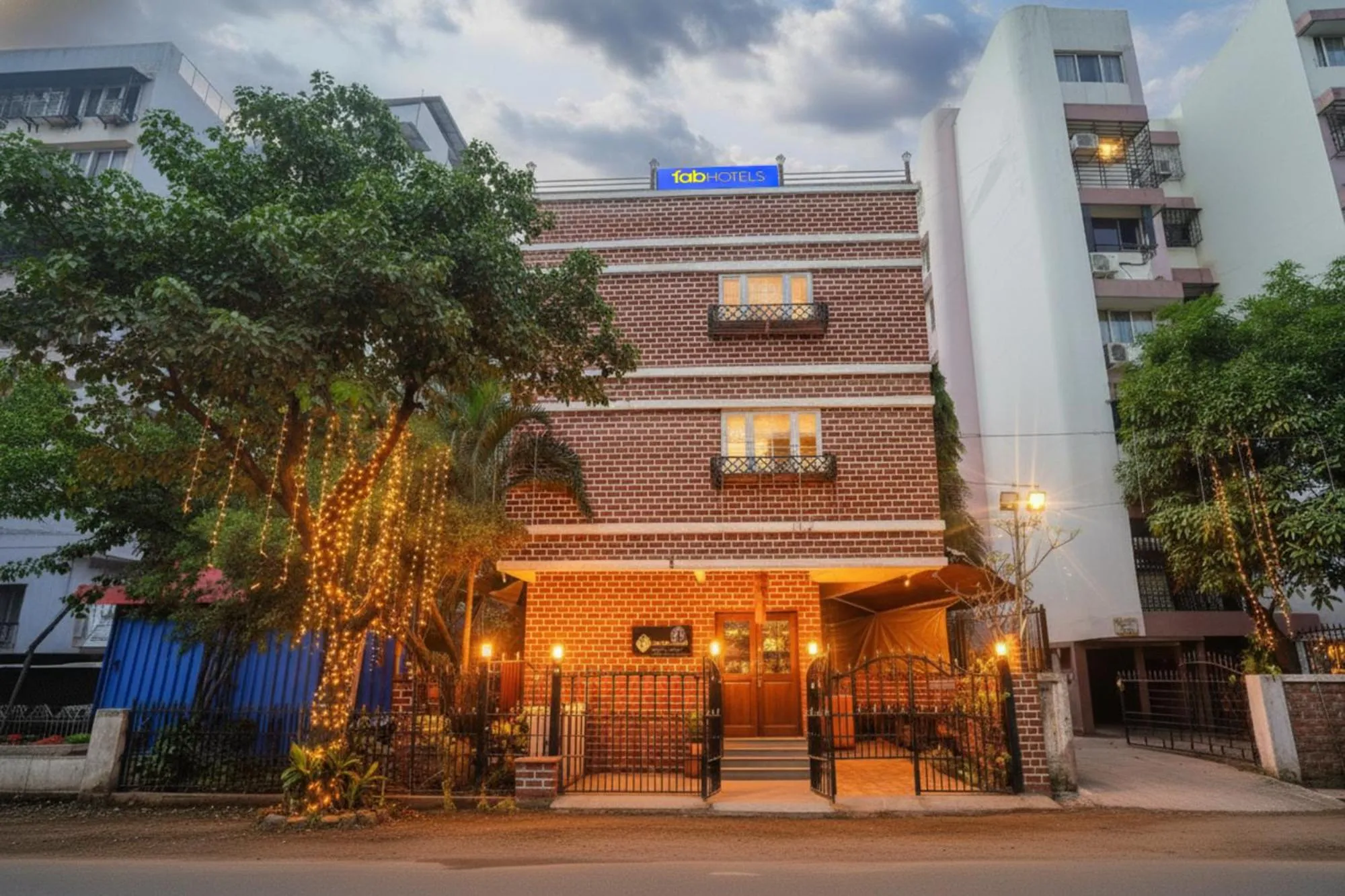 FabHotel Supra Homes