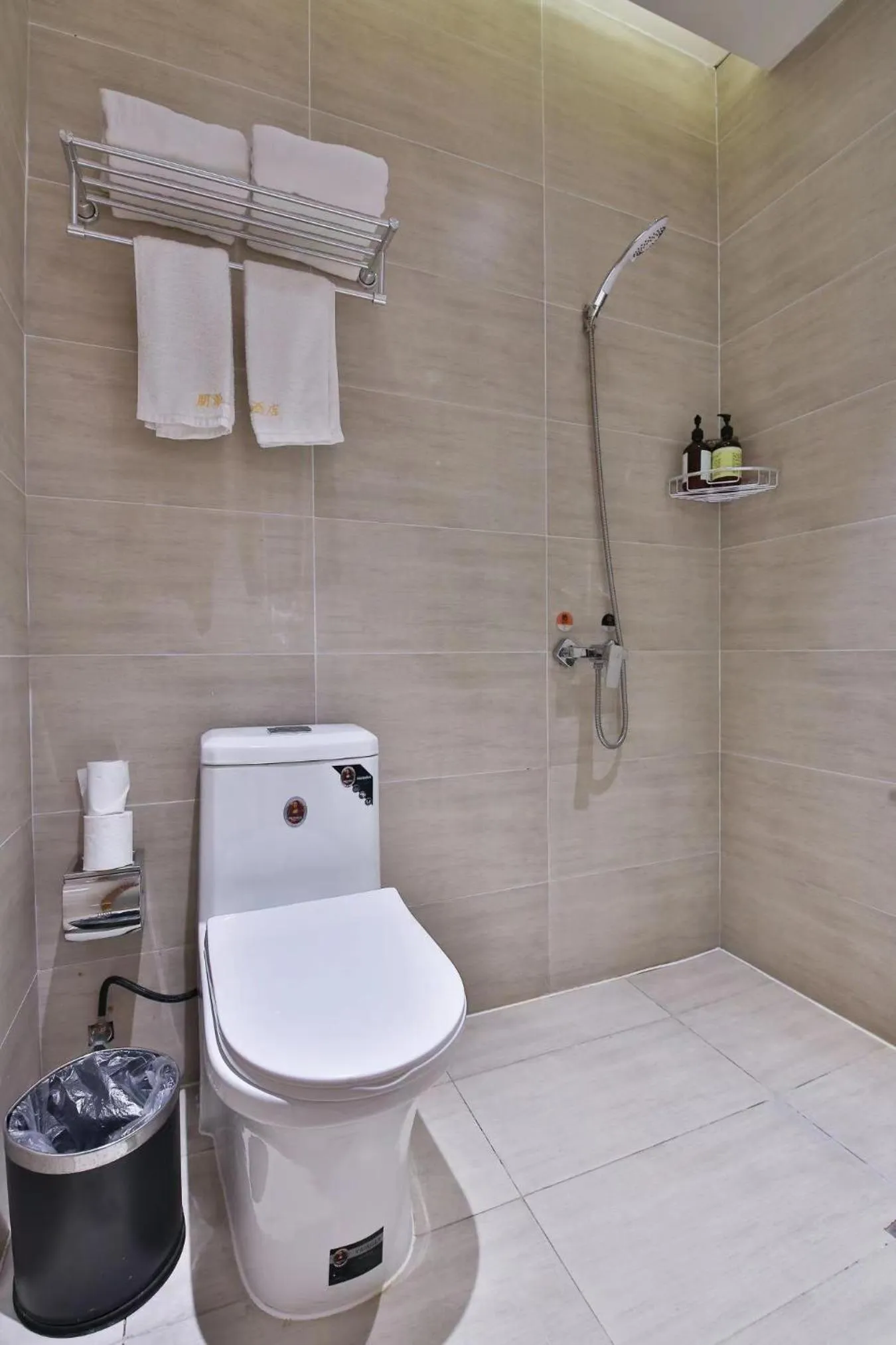 Shower in Shanghai Pengpai Art Youth Hotel