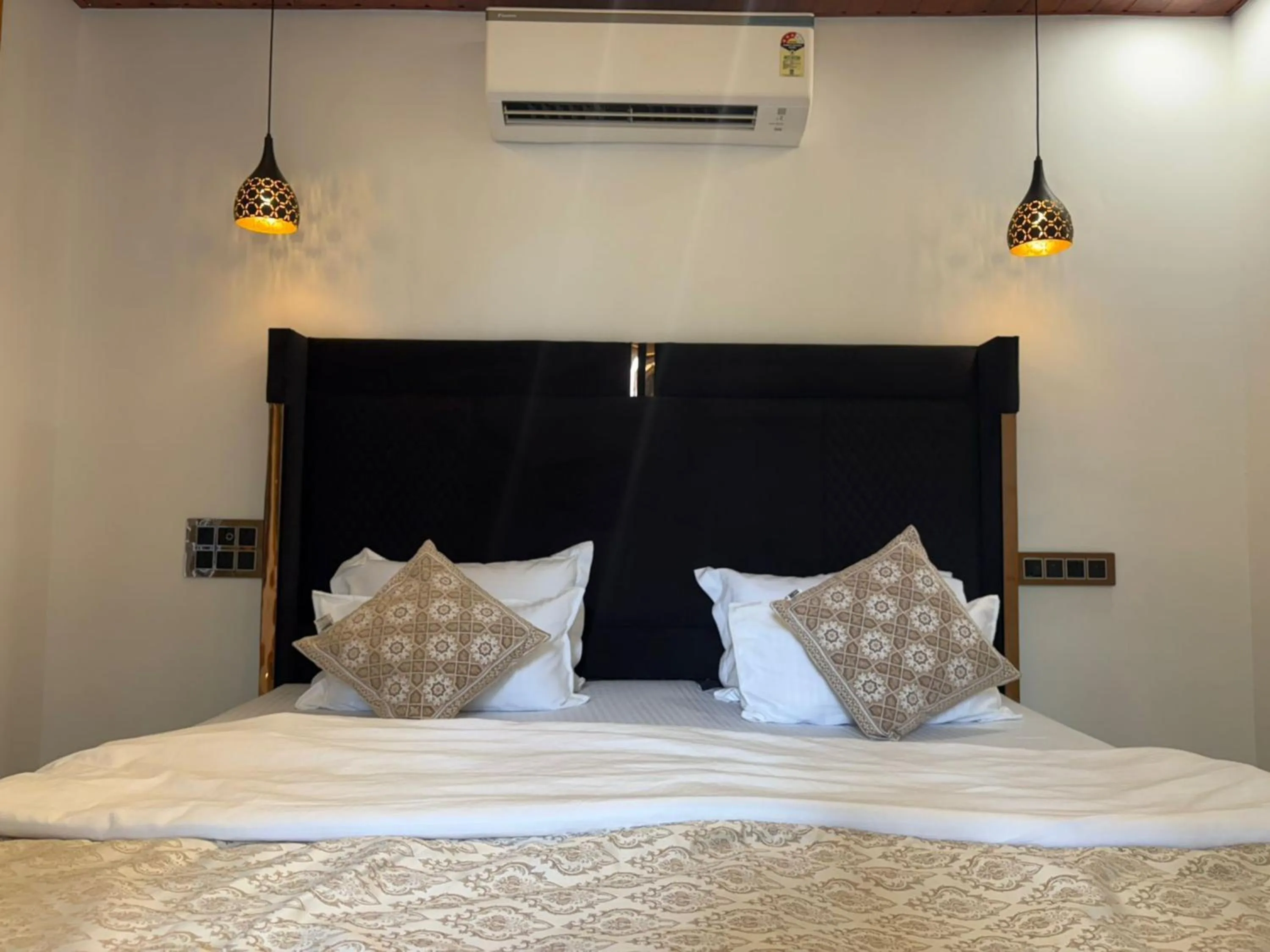 Bedroom, Bed in The Charming Nights