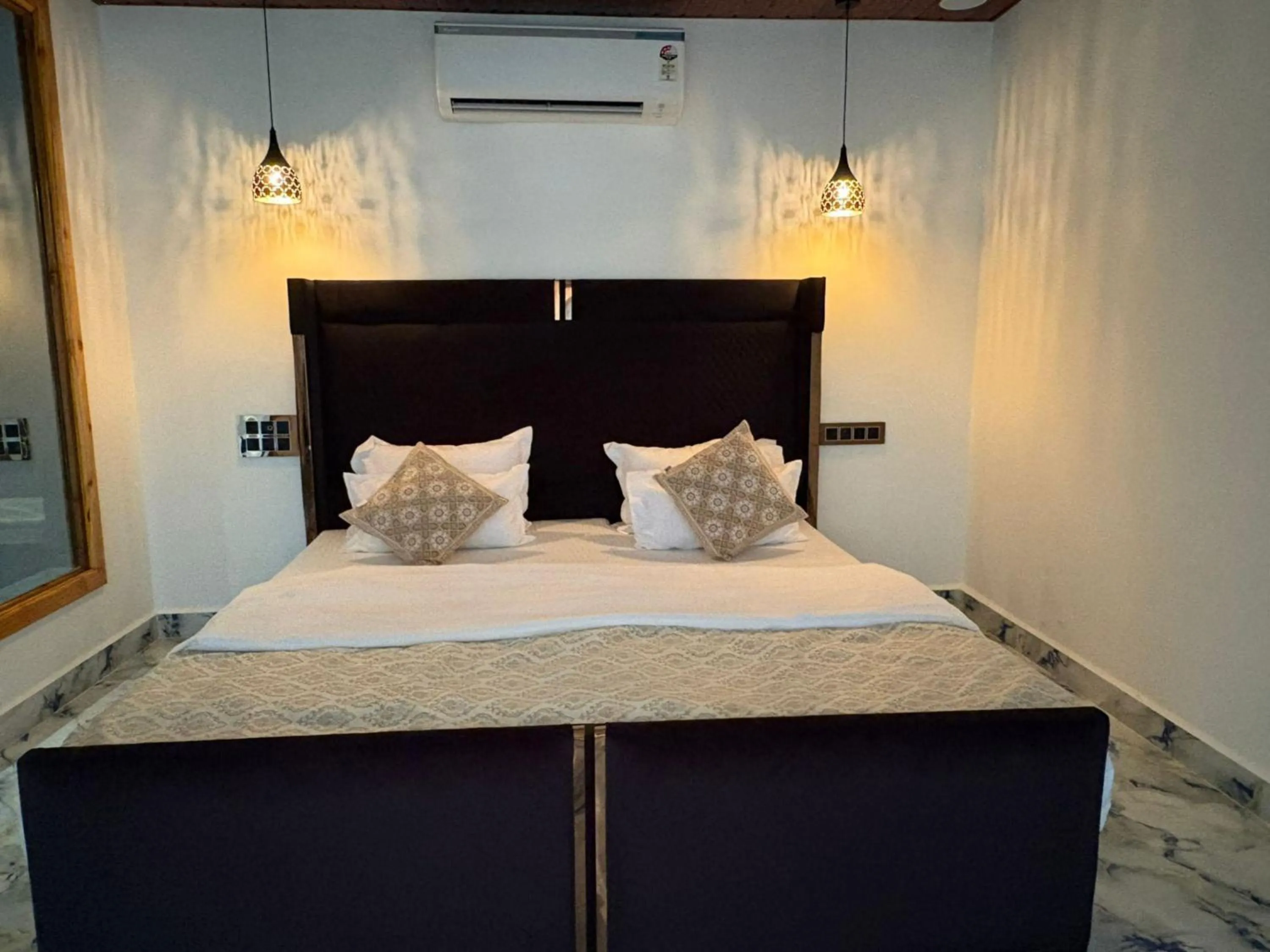 Bedroom, Bed in The Charming Nights