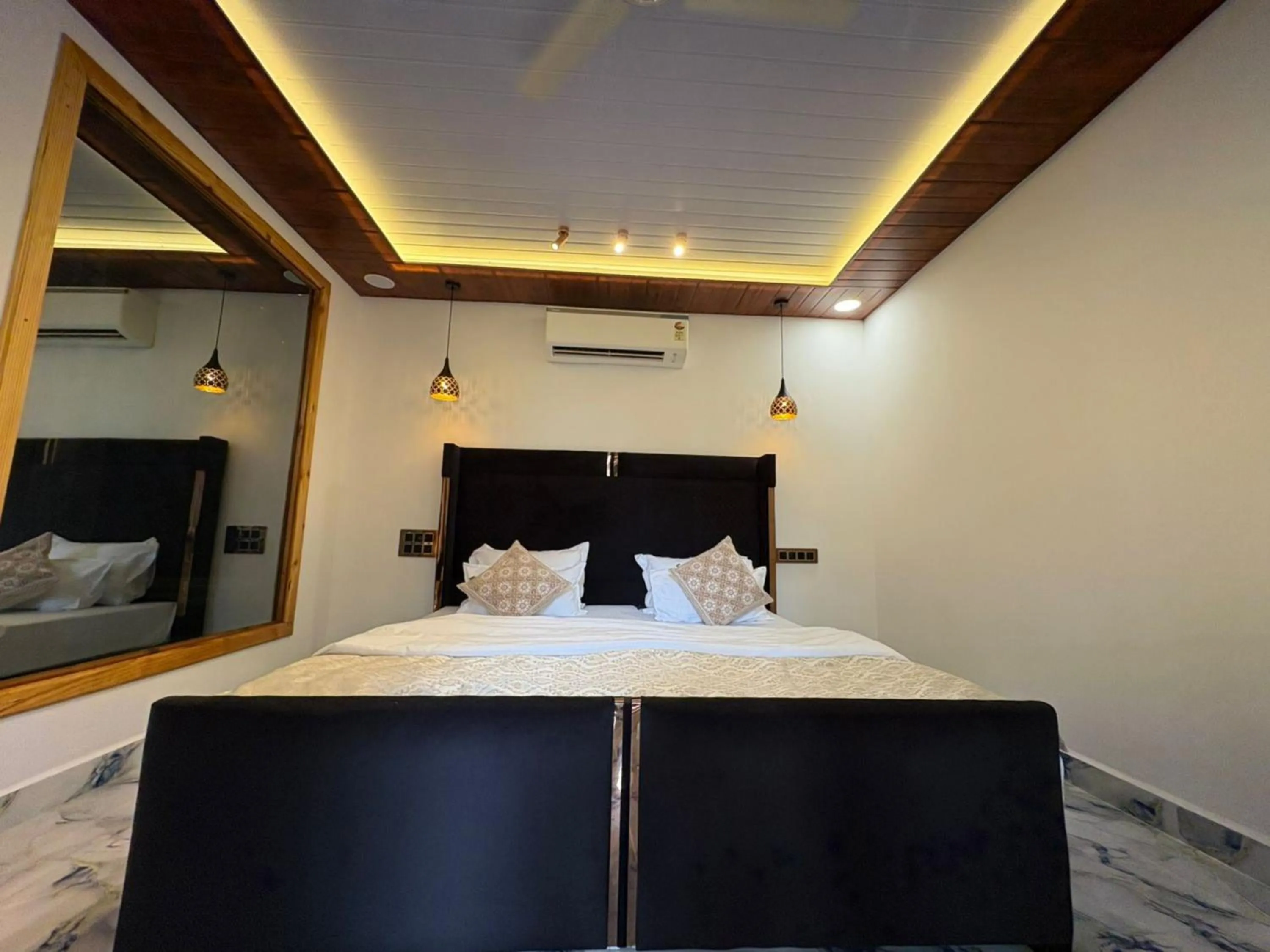 Bedroom, Bed in The Charming Nights