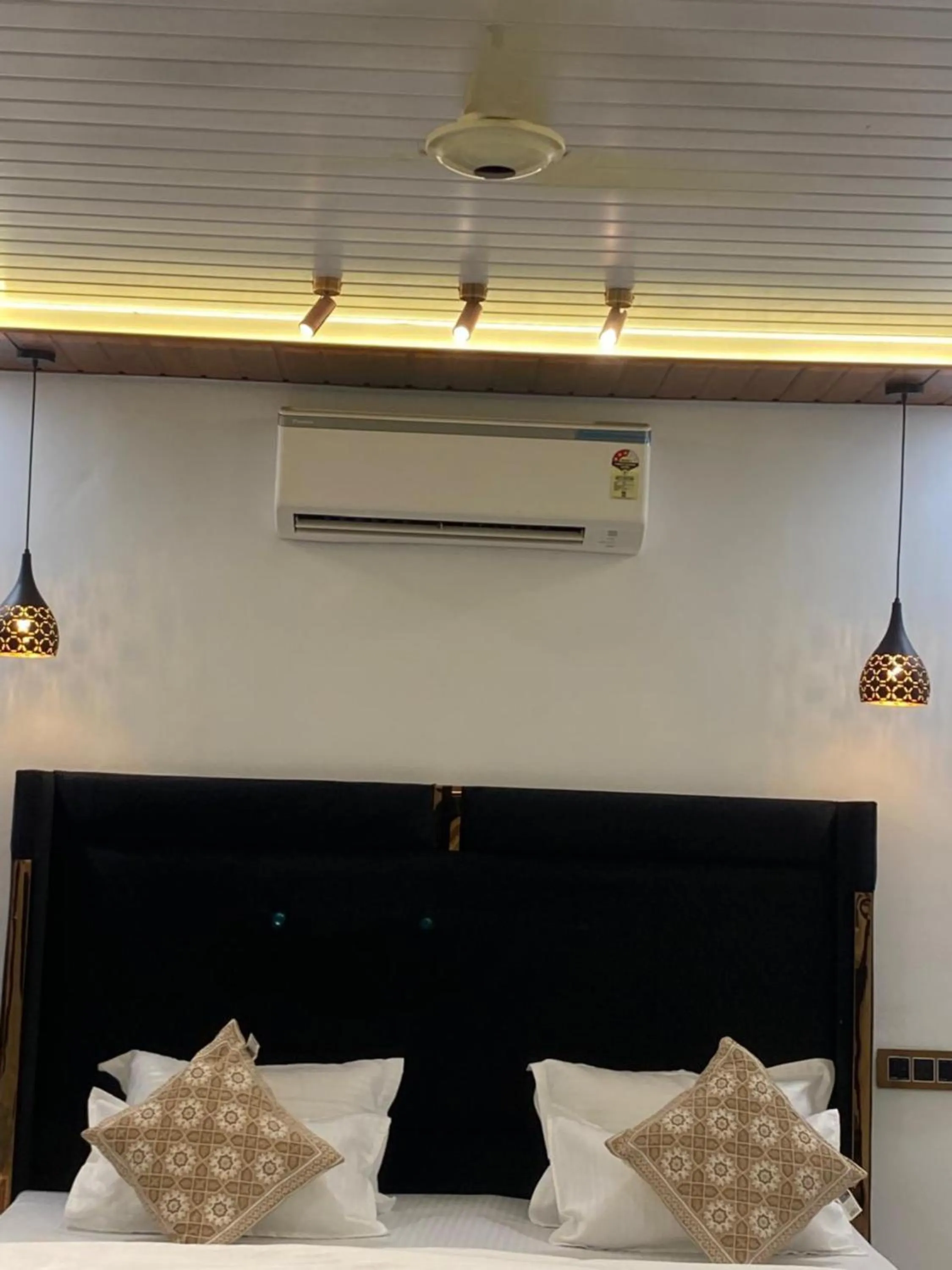 Bedroom, Bed in The Charming Nights