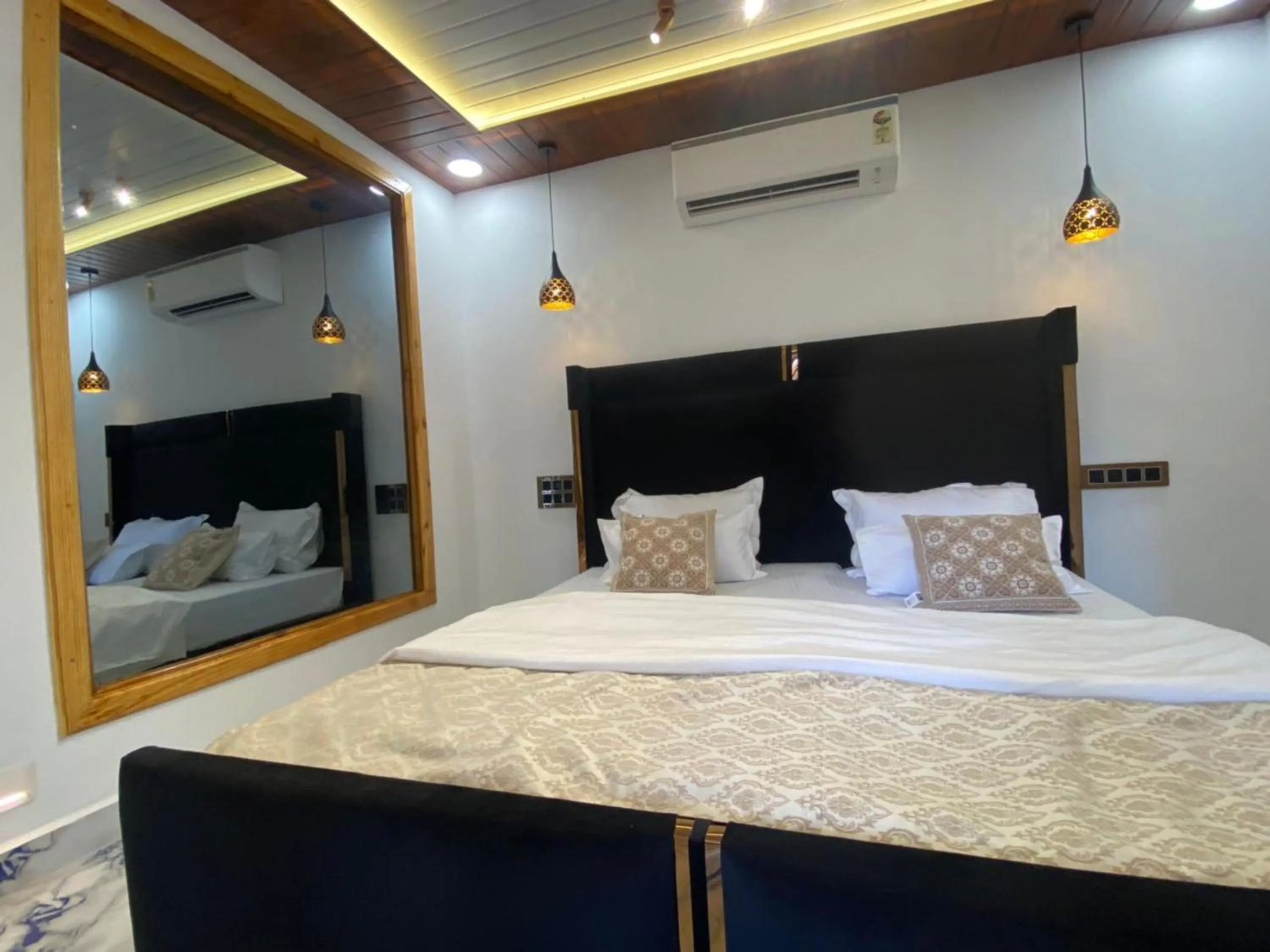 Bedroom, Bed in The Charming Nights